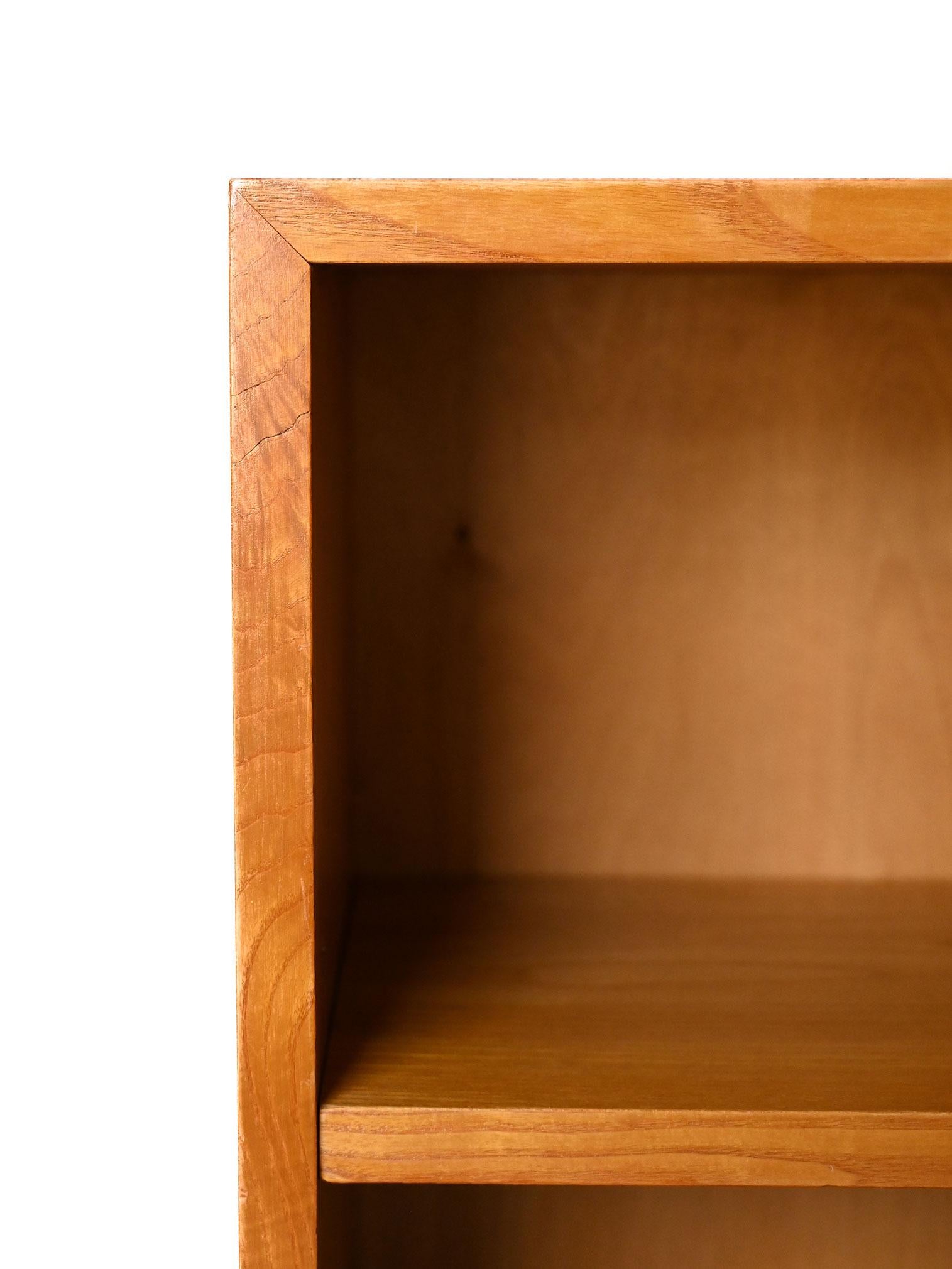 Mid-20th Century Bibliothèque en orme scandinave vintage des années 40/50 en vente