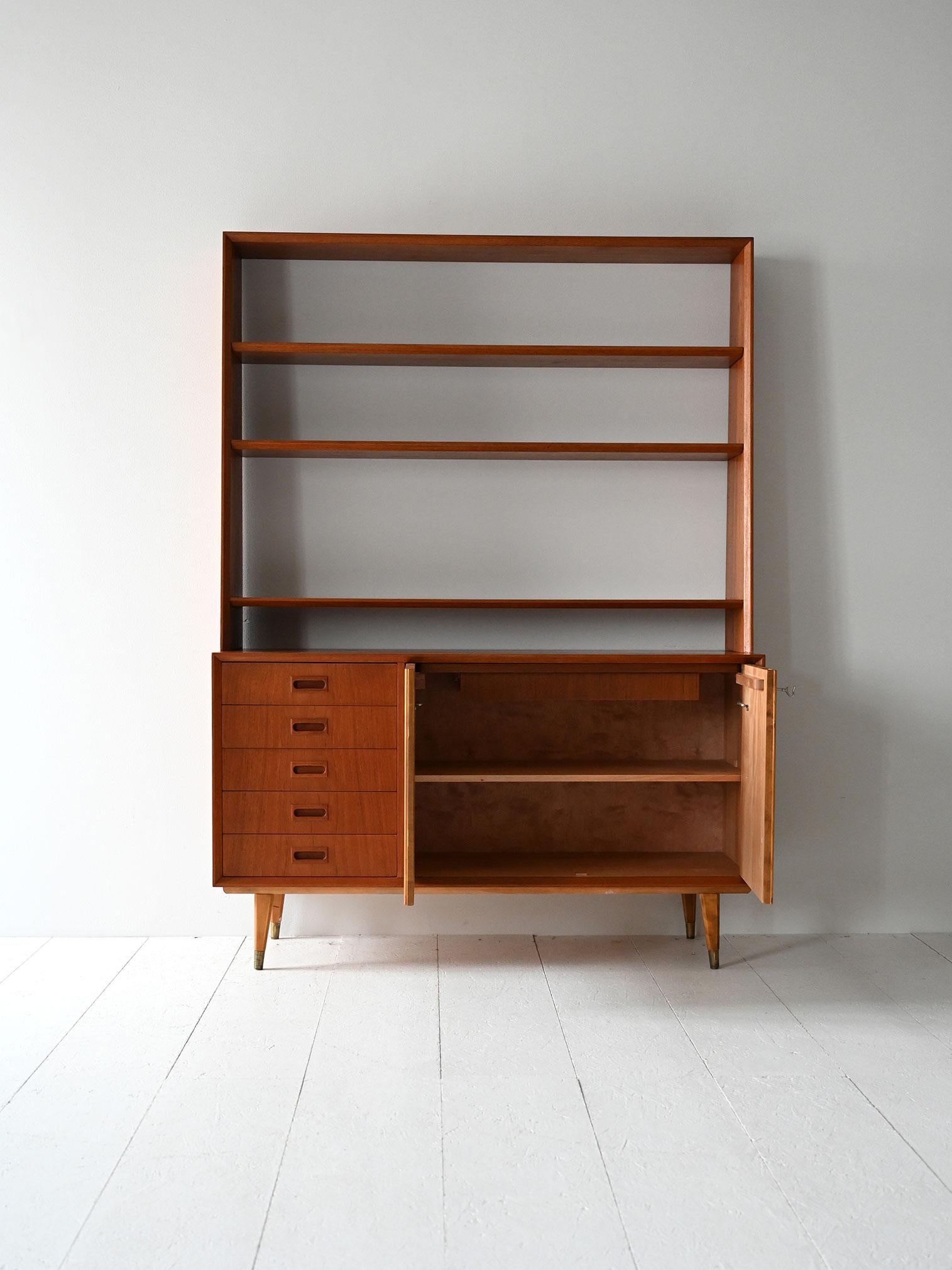 Scandinave moderne Bibliothèque vintage en teck scandinave avec tiroirs en vente