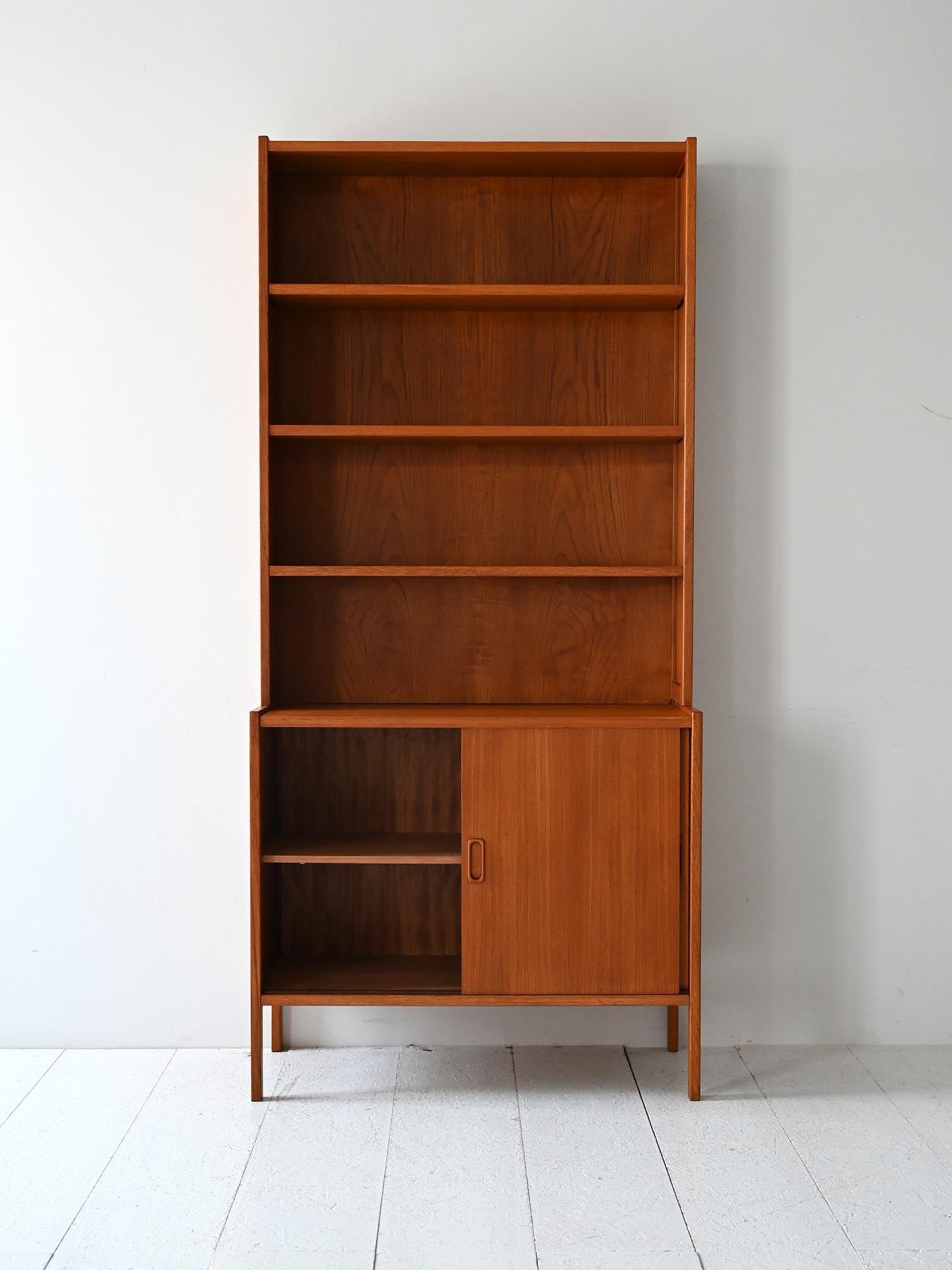 Scandinave moderne Bibliothèque vintage en teck scandinave avec joints apparents en vente
