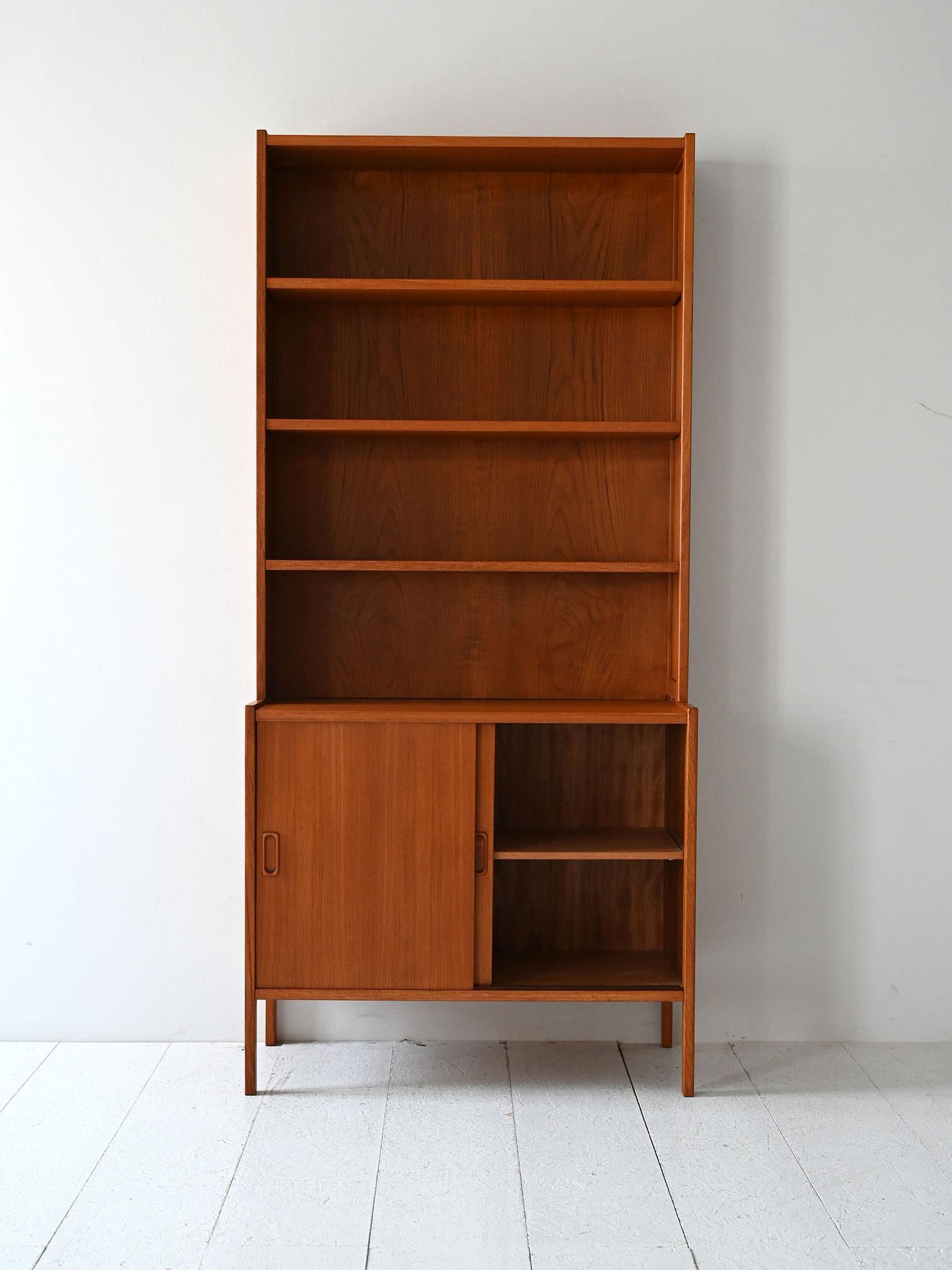 Scandinavian Bibliothèque vintage en teck scandinave avec joints apparents en vente