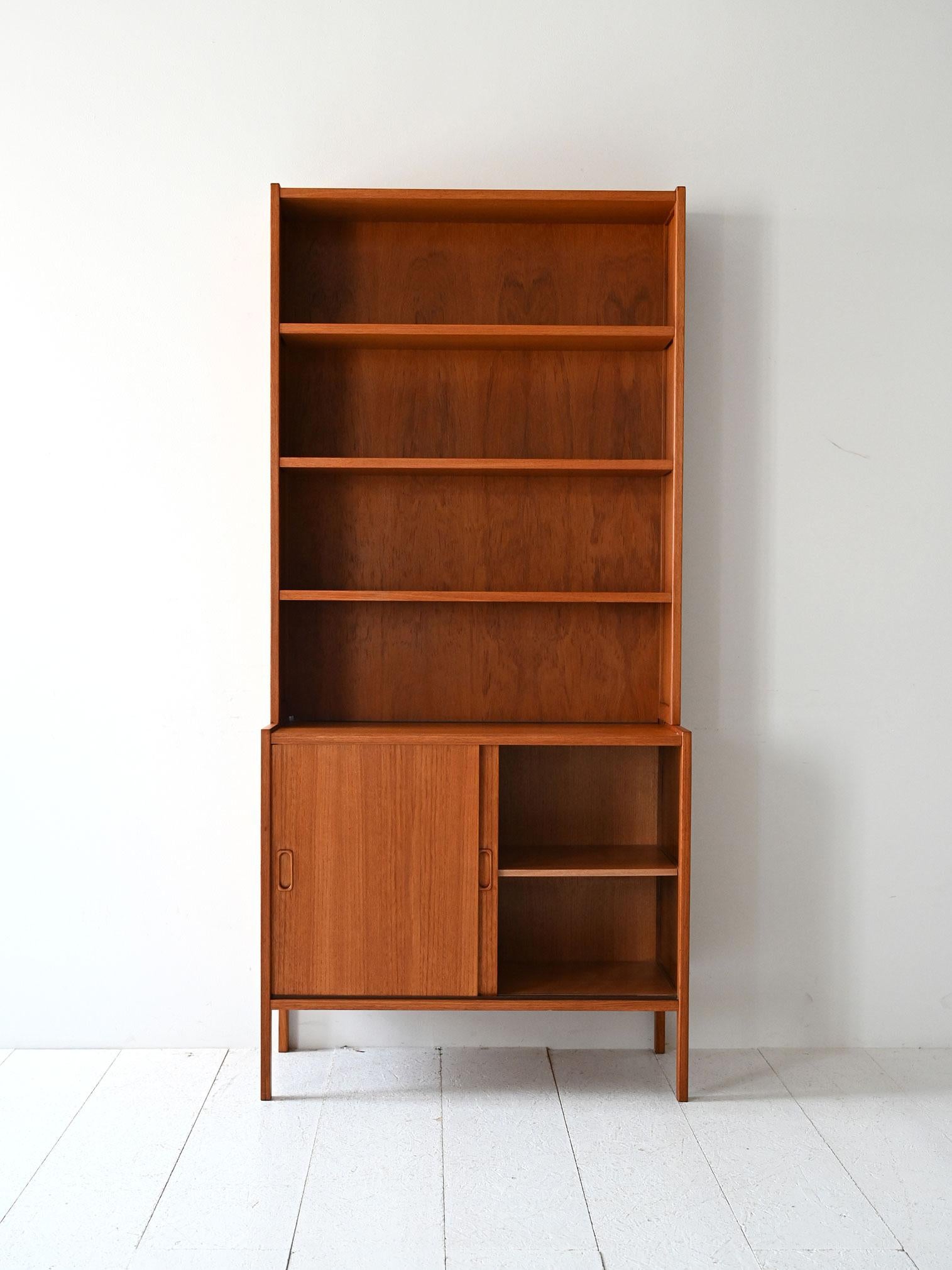 Scandinavian Bibliothèque vintage en teck scandinave avec joints apparents en vente