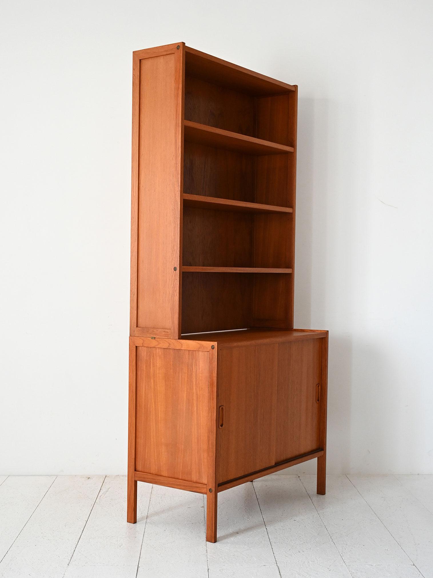 Bibliothèque vintage en teck scandinave avec joints apparents Bon état - En vente à Brescia, IT