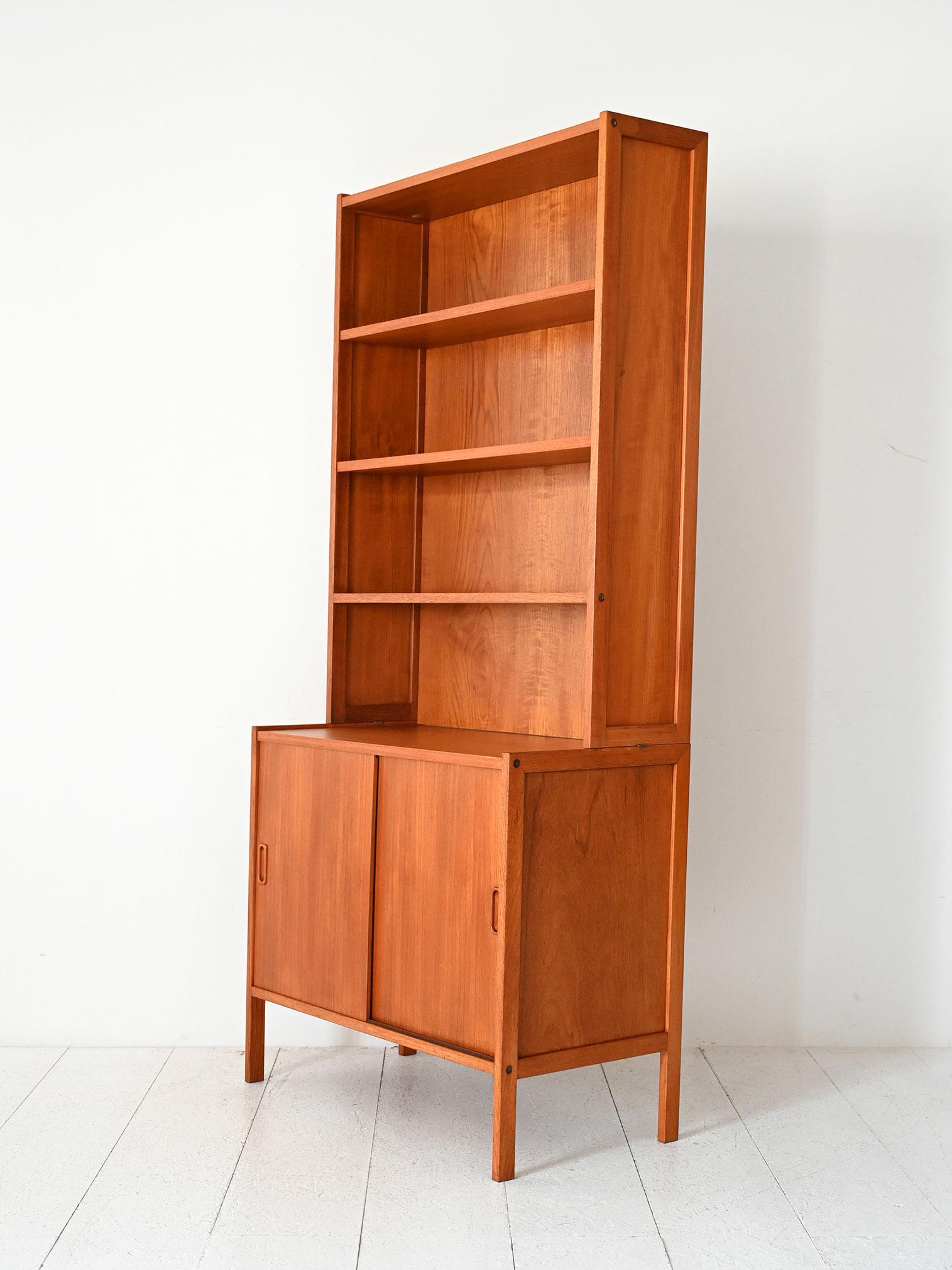 Mid-20th Century Bibliothèque vintage en teck scandinave avec joints apparents en vente