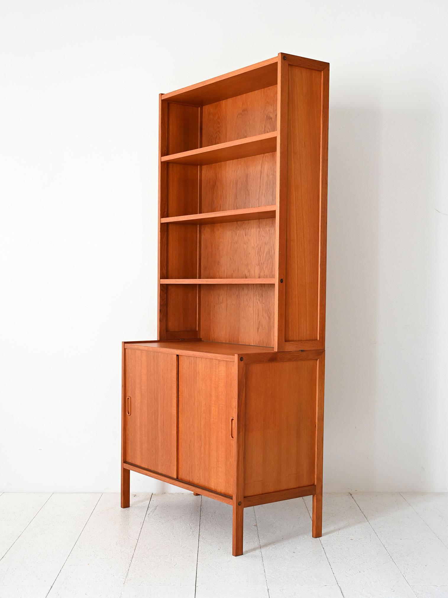 Mid-20th Century Bibliothèque vintage en teck scandinave avec joints apparents en vente