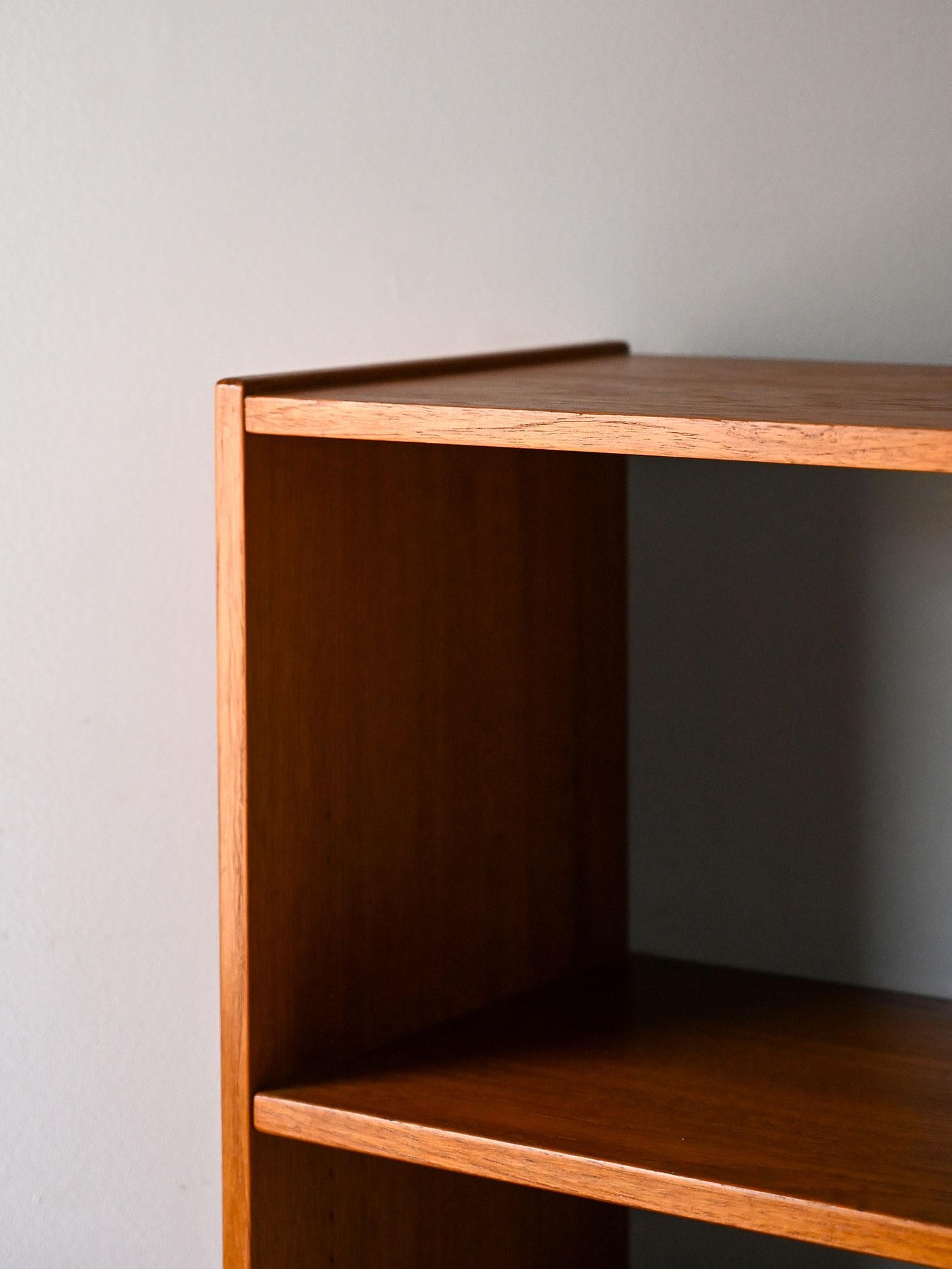 Bibliothèque vintage en teck scandinave avec étagères Bon état - En vente à Brescia, IT