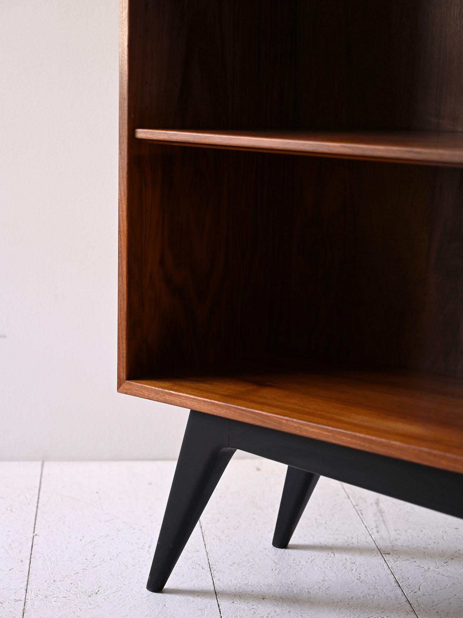 Mid-20th Century Libreria scandinava vintage in teak con piedini neri en vente
