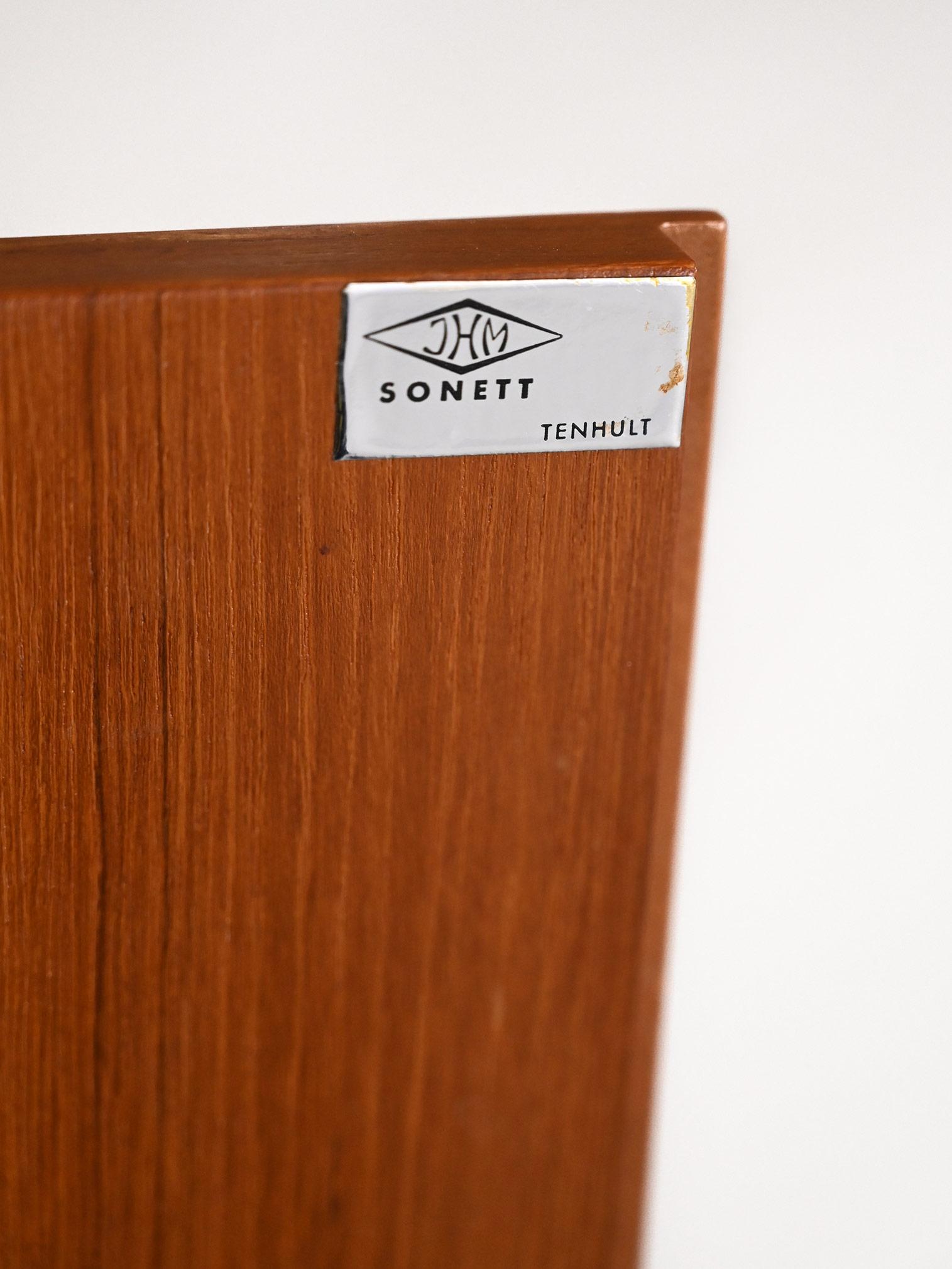 Vintage bookcase with pull-out shelf For Sale 3