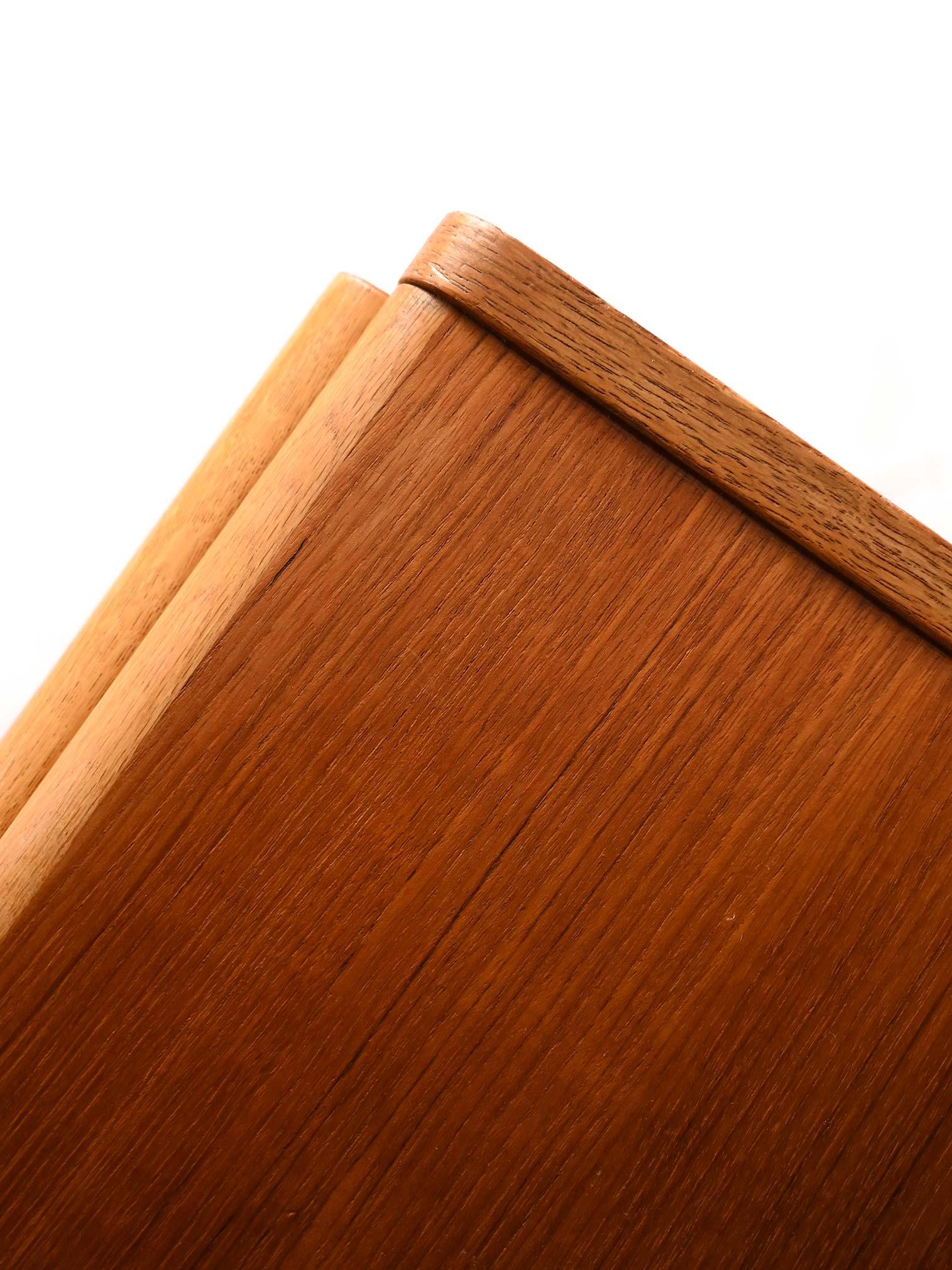 Vintage bookcase with pull-out shelf For Sale 5