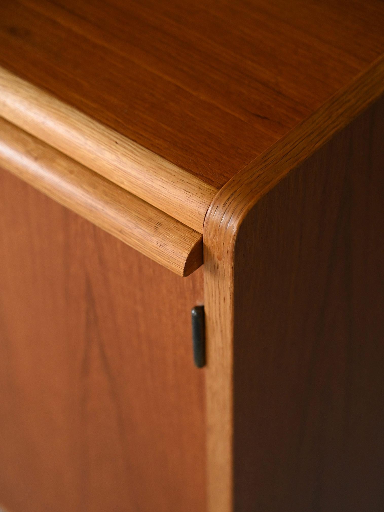 Vintage bookcase with pull-out shelf For Sale 2