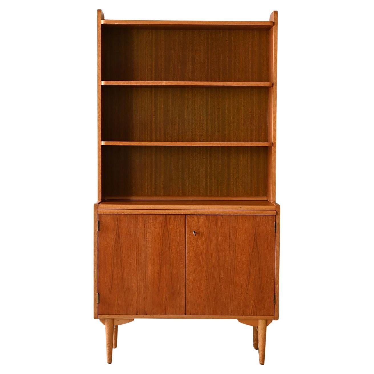 Libreria vintage con piano estraibile