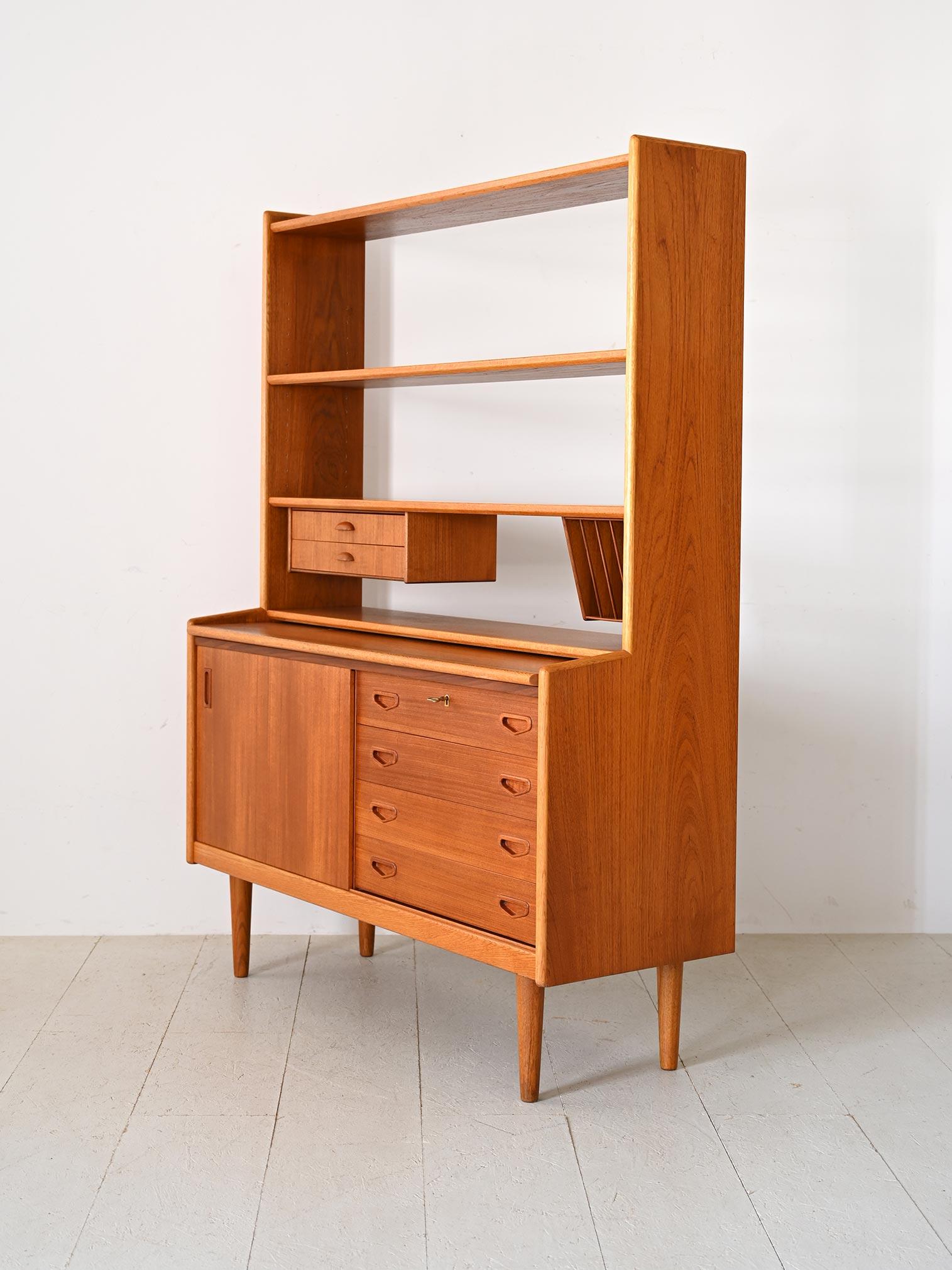 Vintage bookcase with writing desk In Good Condition In Brescia, IT
