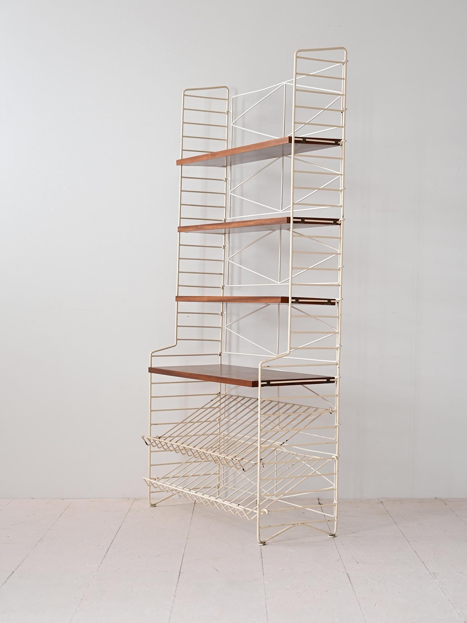 Scandinavo moderno Libreria vintage con struttura in metallo in vendita
