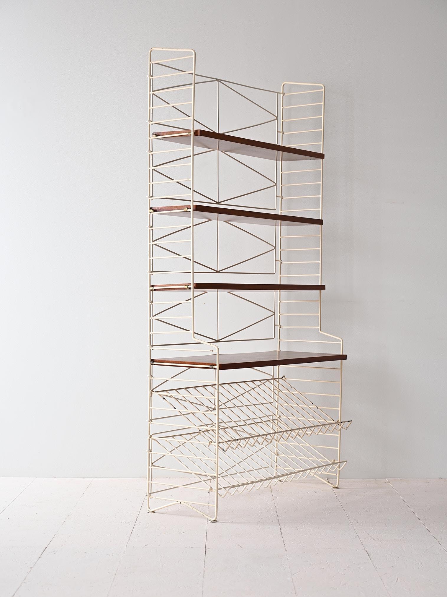 Scandinavian Libreria vintage con struttura in metallo in vendita