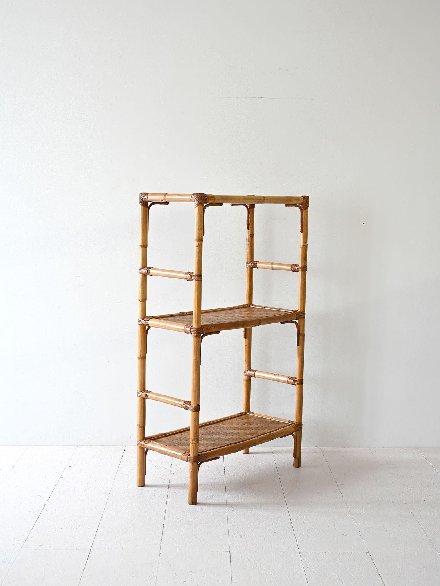 Scandinave moderne Bibliothèque vintage en bambou en vente