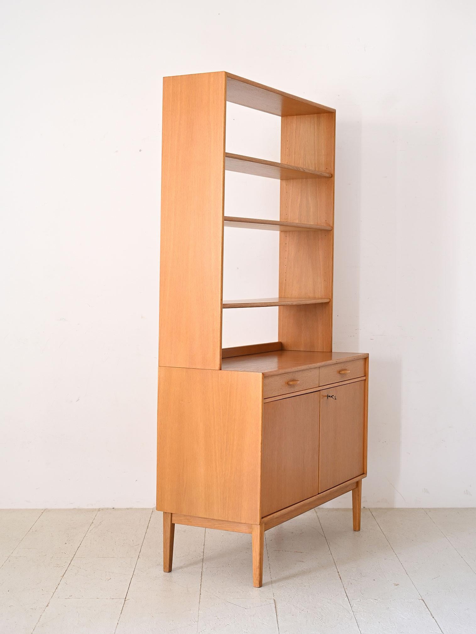 Scandinavian Libreria vintage in rovere in vendita