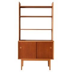 Bibliothèque scandinave vintage en teck clair avec détails contrastés
