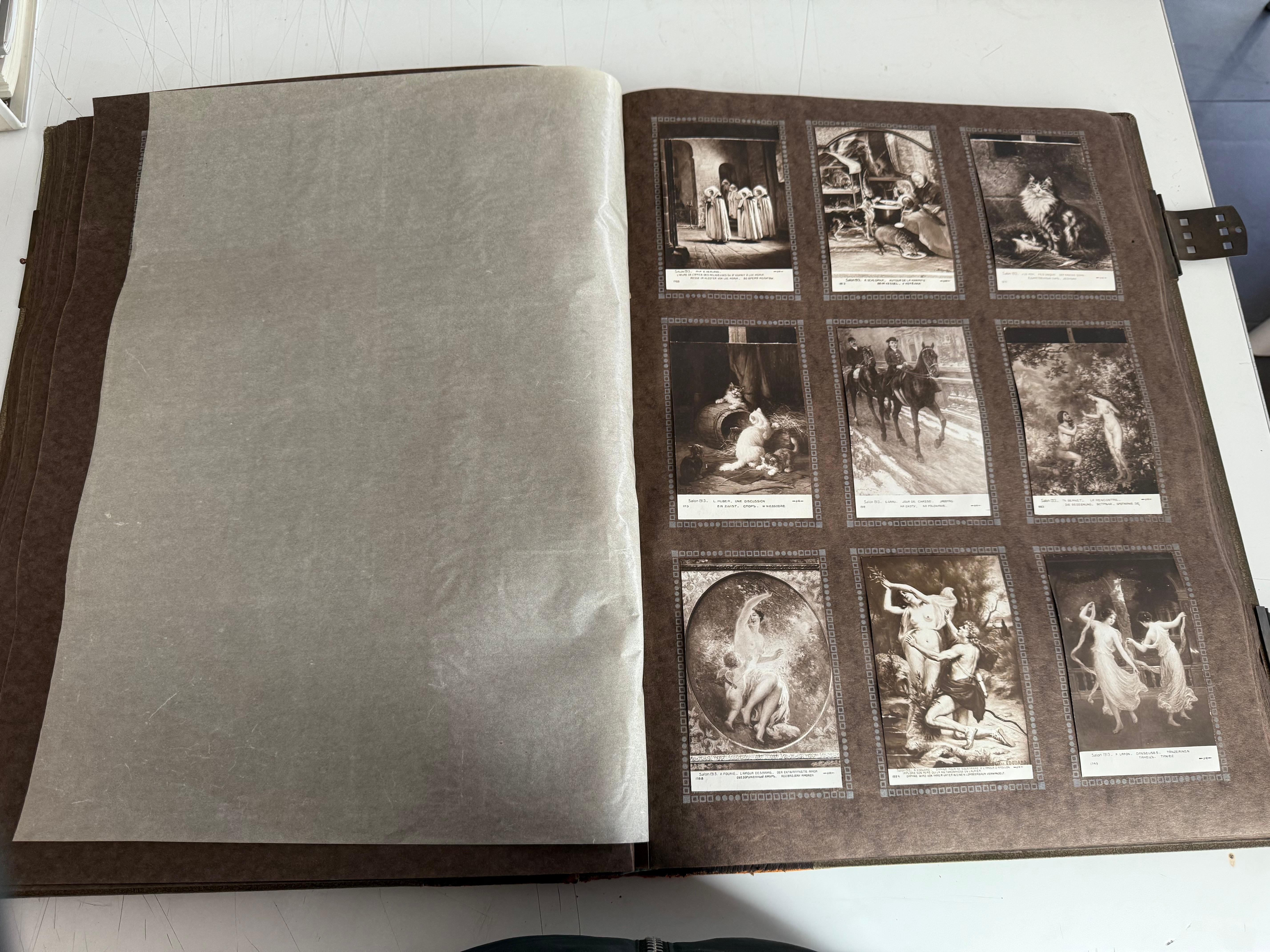 Collection de livres anciens de photos et de portraits français du 19e siècle en vente 3