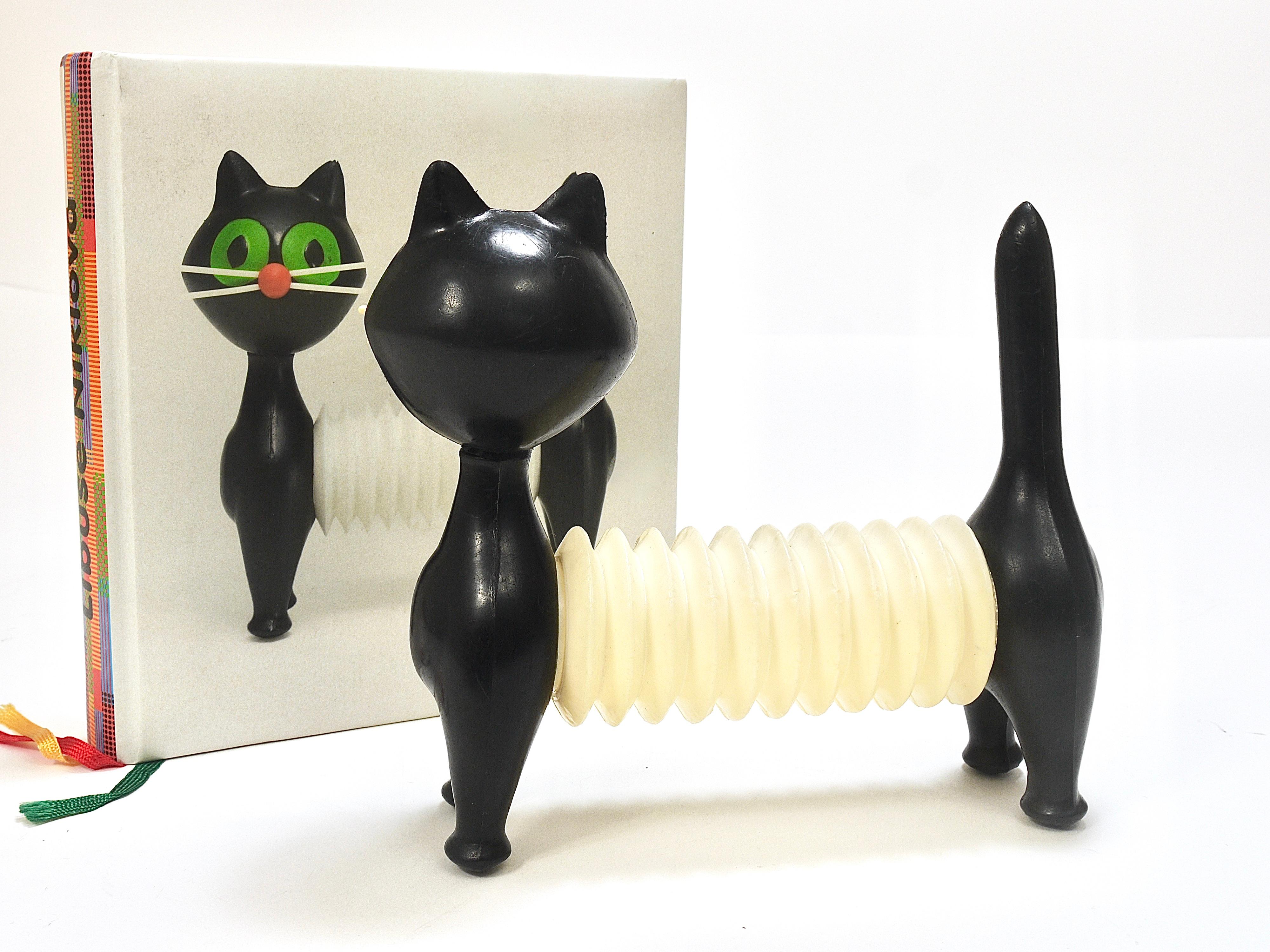 Libuse Niklova Accordion Squeaky Toy Cat „Tomcat“ by Fatra, Czechoslovakia 1960s For Sale 12