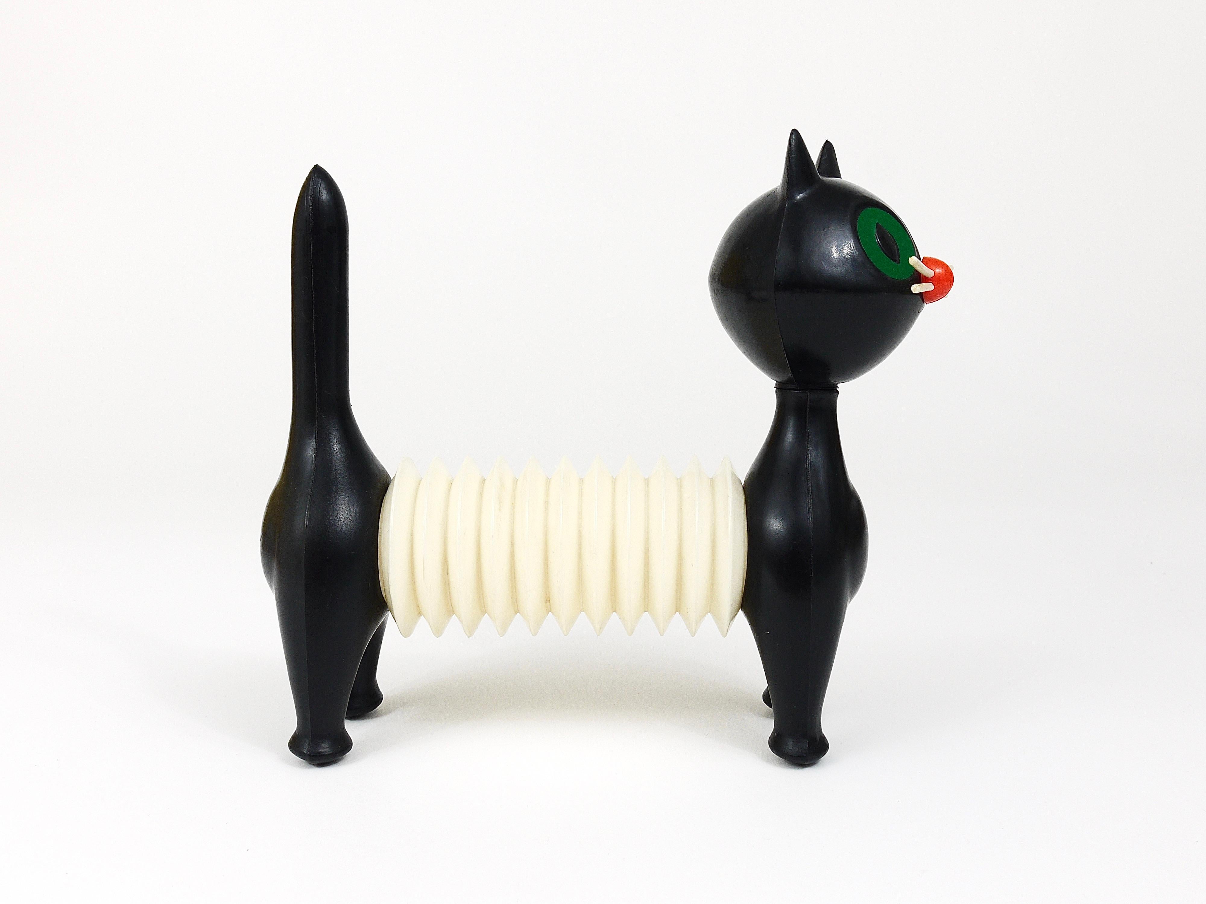 Libuse Niklova Accordion Squeaky Toy Cat „Tomcat“ by Fatra, Czechoslovakia 1960s In Good Condition In Vienna, AT
