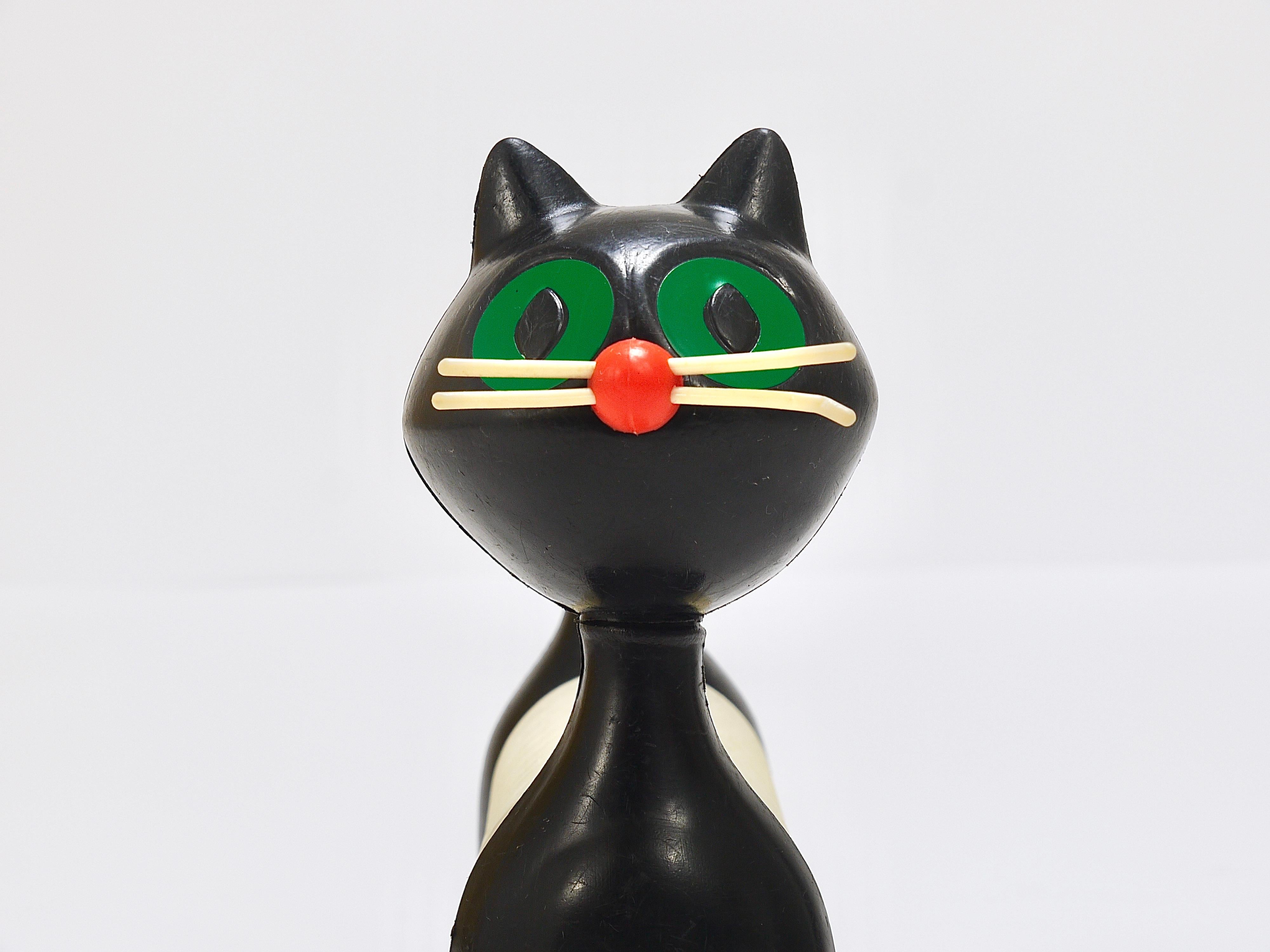 Libuse Niklova Accordion Squeaky Toy Cat „Tomcat“ by Fatra, Czechoslovakia 1960s For Sale 2