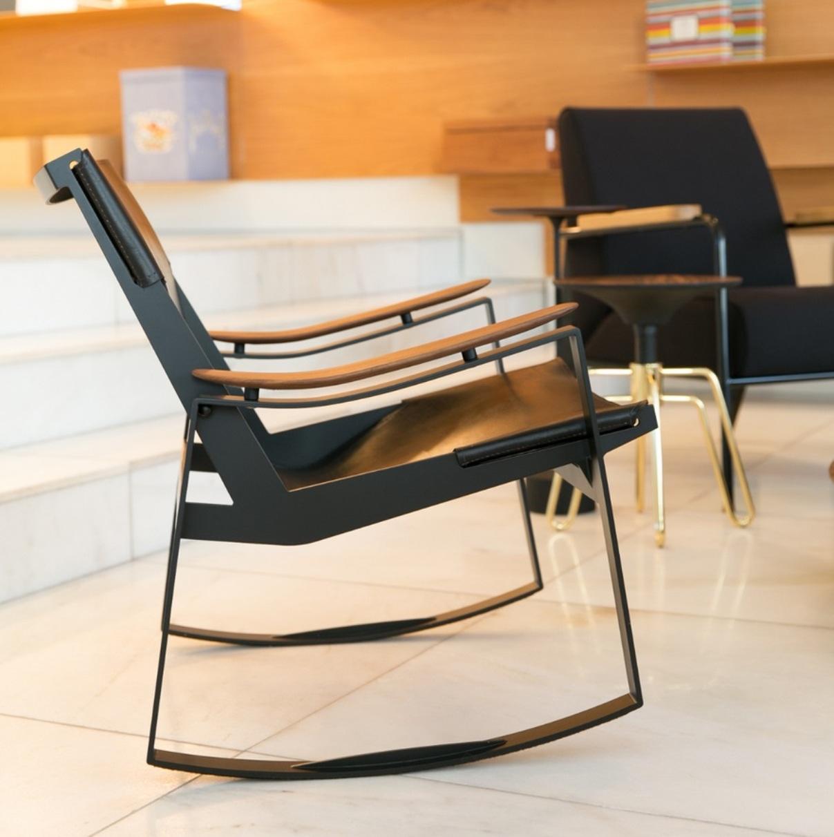 Licce Lounge Chair by Sollos in Black Leather (Moderne)