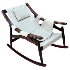 Sedia a dondolo in legno di Jacaranda brasiliana di Liceu De Arte in pelle beige, anni '60