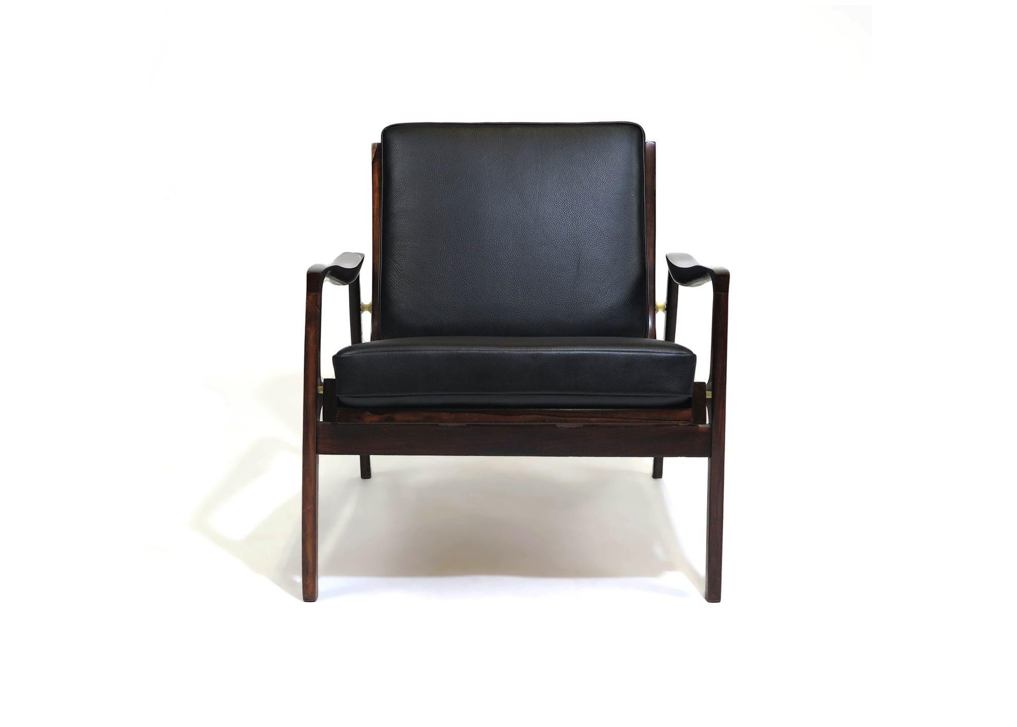 Liceu de Artes e Officios Brazilian Rosewood Lounge Chairs In Good Condition For Sale In Oakland, CA