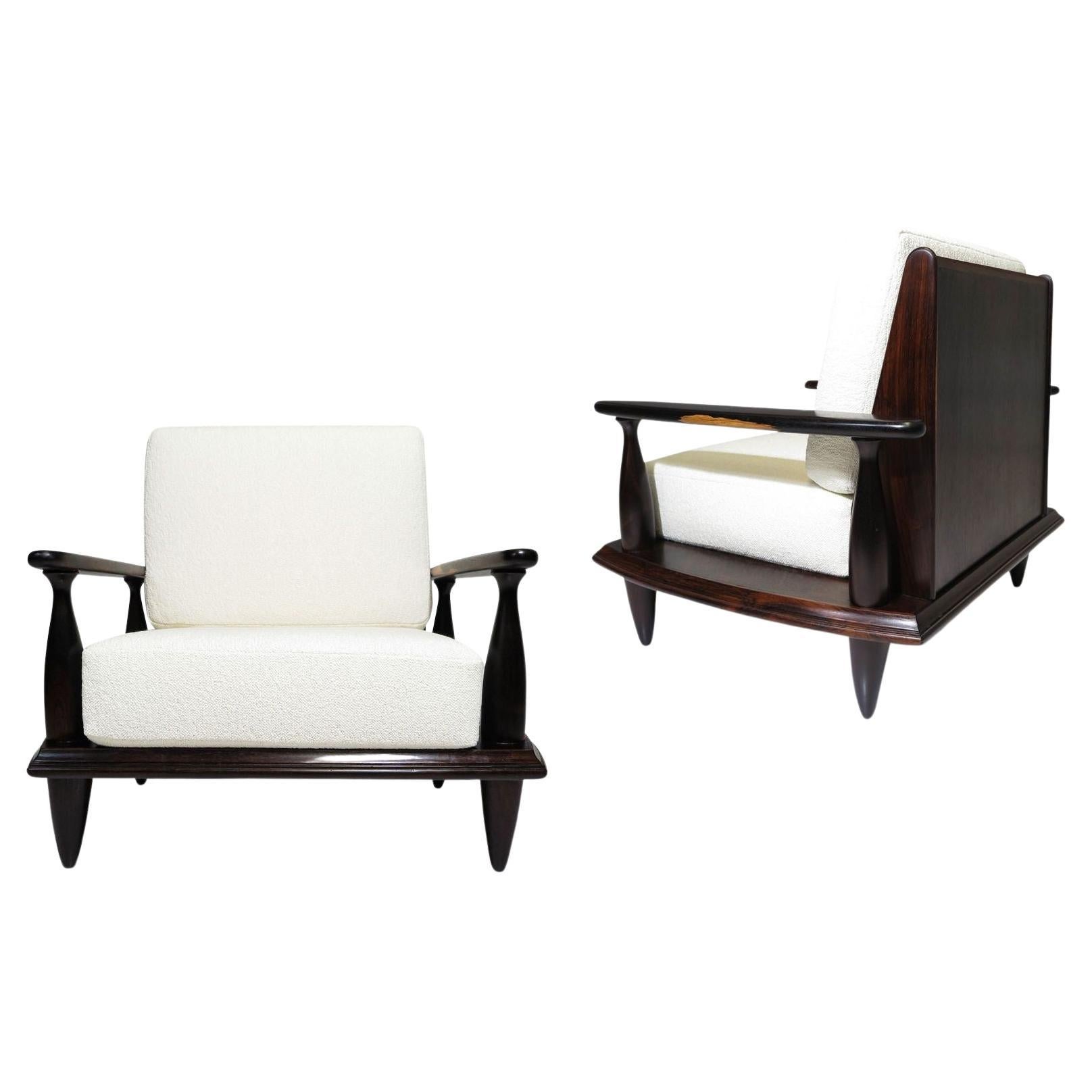Pair of Liceu de Artes e Ofícios Brazilian Modern lounge chairs crafted of stunning Brazilian Rosewood with new fabric.
Measurements
W 36’’ x D 32,25’’ x H 33,5’’
Seat Height 16''