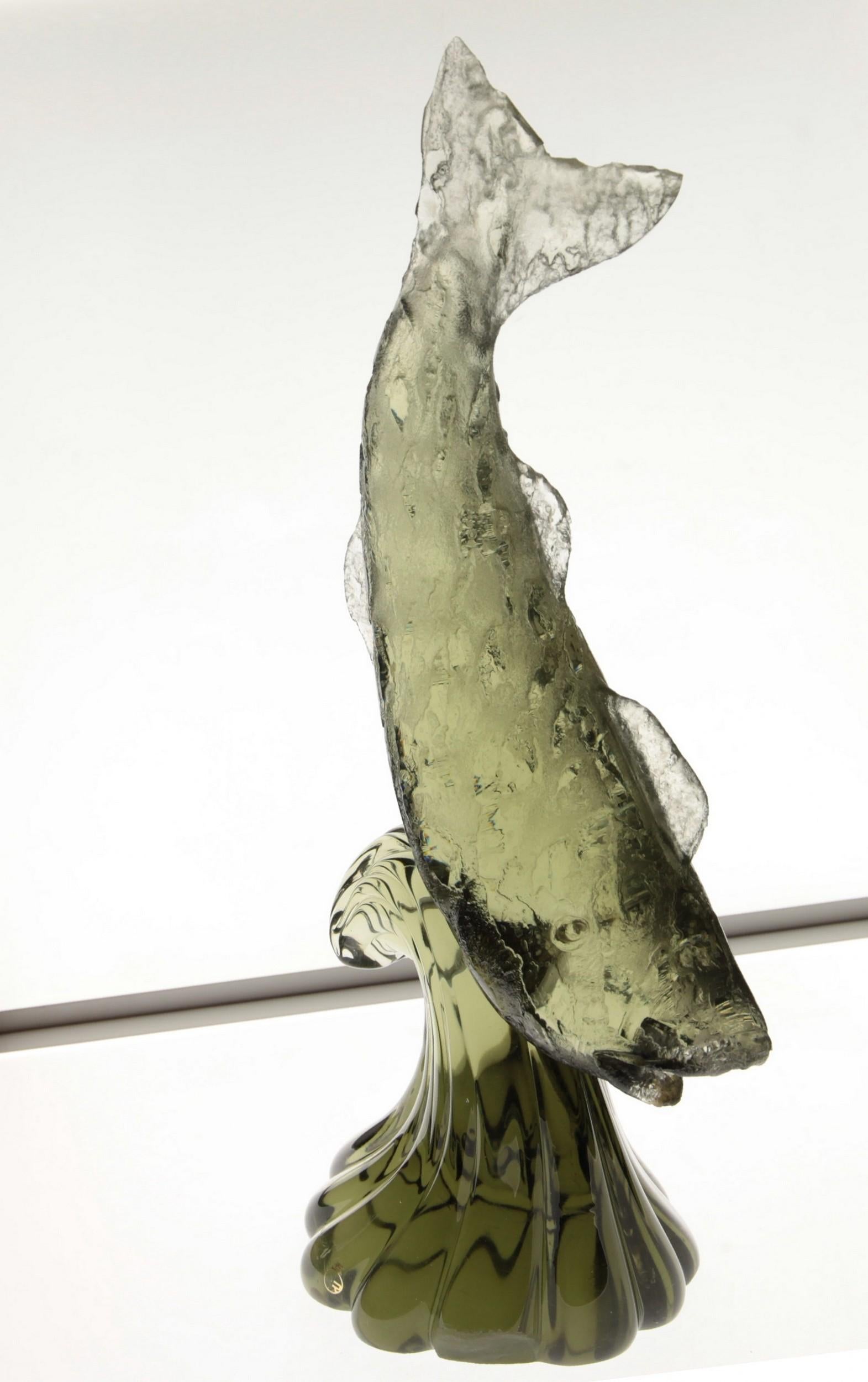 Licio Zanetti, Deep Corroso Fish on Base, Murano Glass Quartz Green, Signed, 70s 3