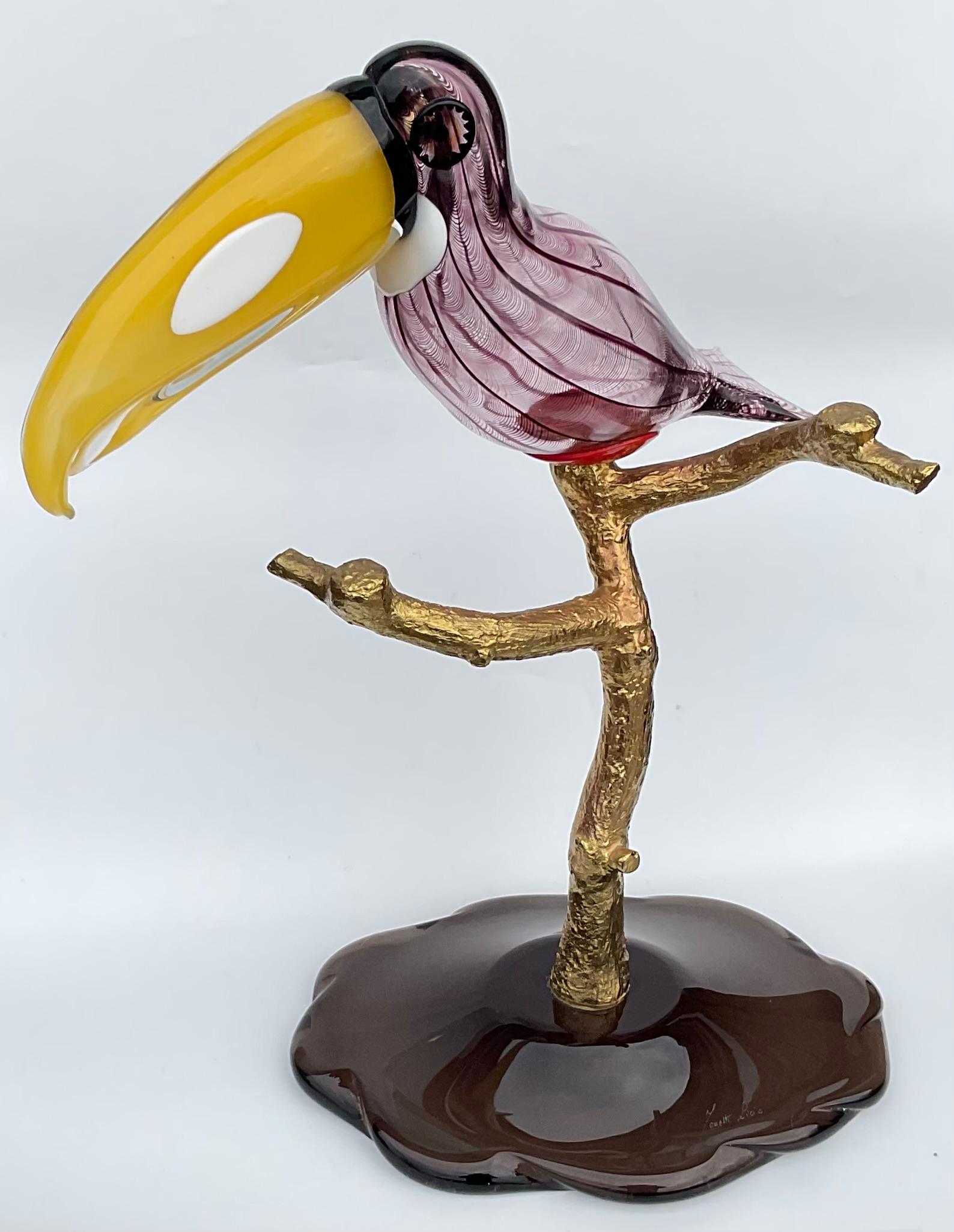 Licio Zanetti Large Murano Art glass Toucan Bird Sculpture on brass perch Signed In Good Condition In Ann Arbor, MI