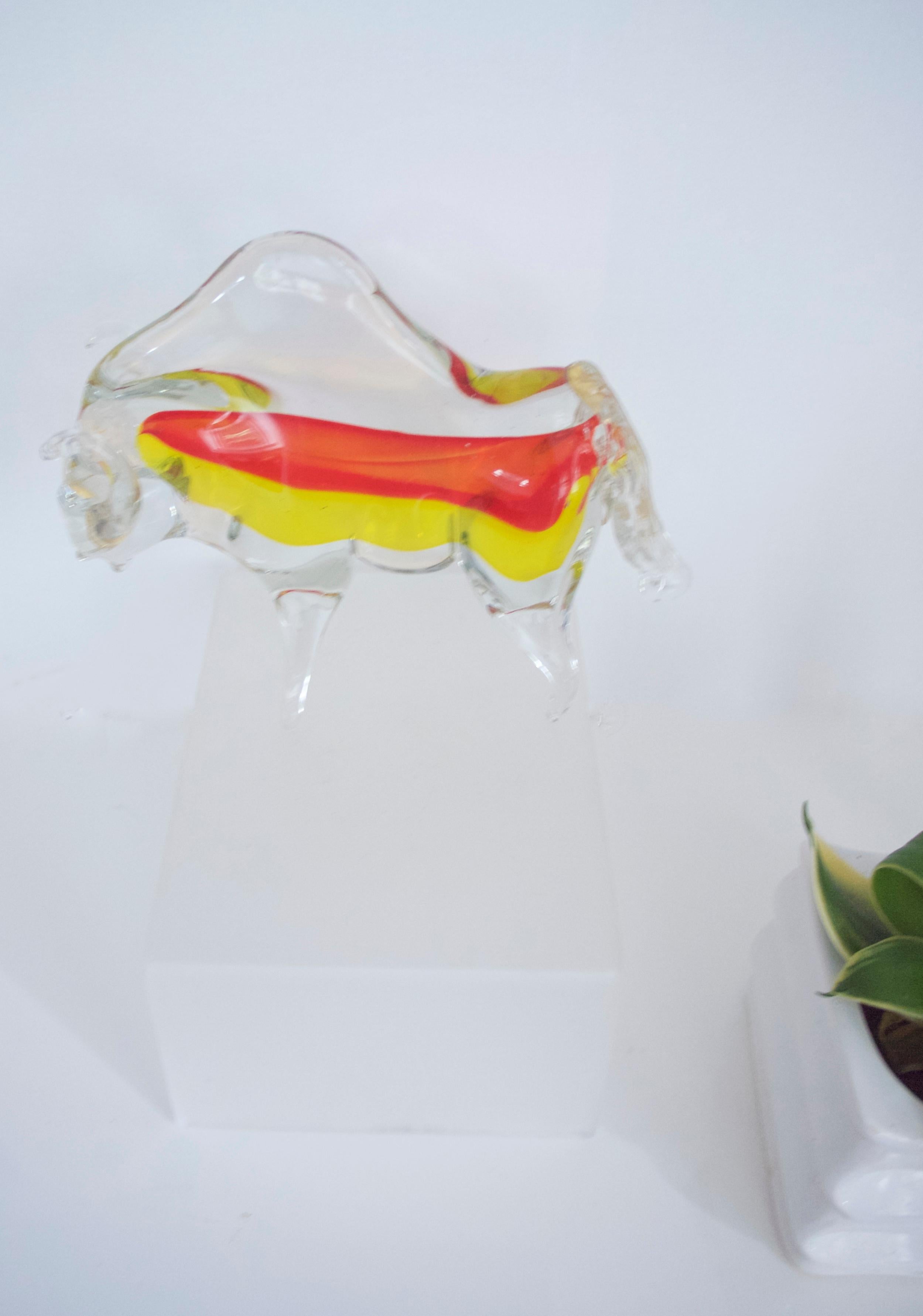 Licio Zanetti large Murano bull sculpture with red and yellow inclusions, 1970
Zanetti Murano is a true family-run business. Founded in 1956 and handed down father to son for four generations.

This bull measures:
Nose to tail 23