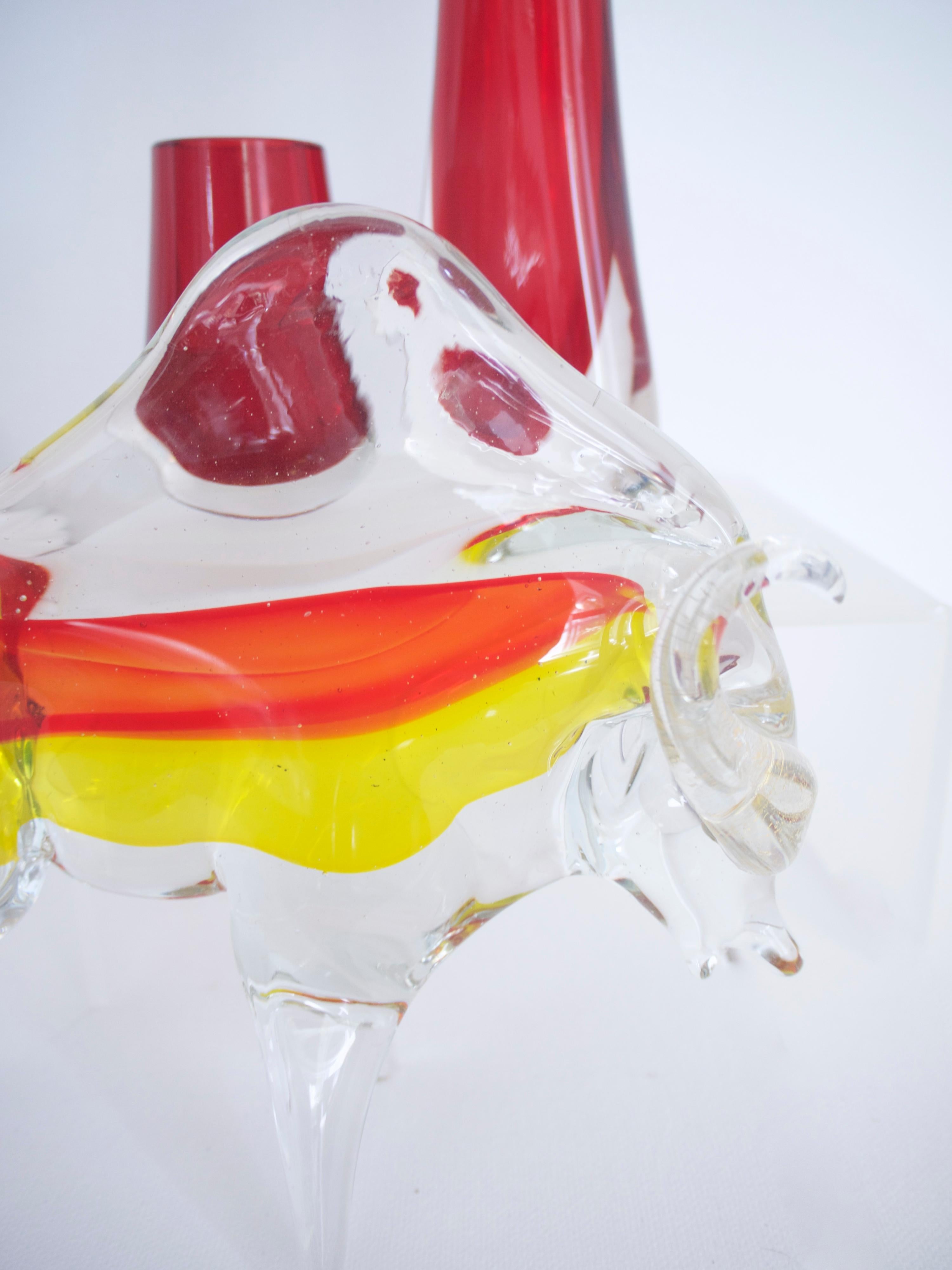 Licio Zanetti Large Murano Bull Sculpture with Red and Yellow Inclusions, 1970 For Sale 1