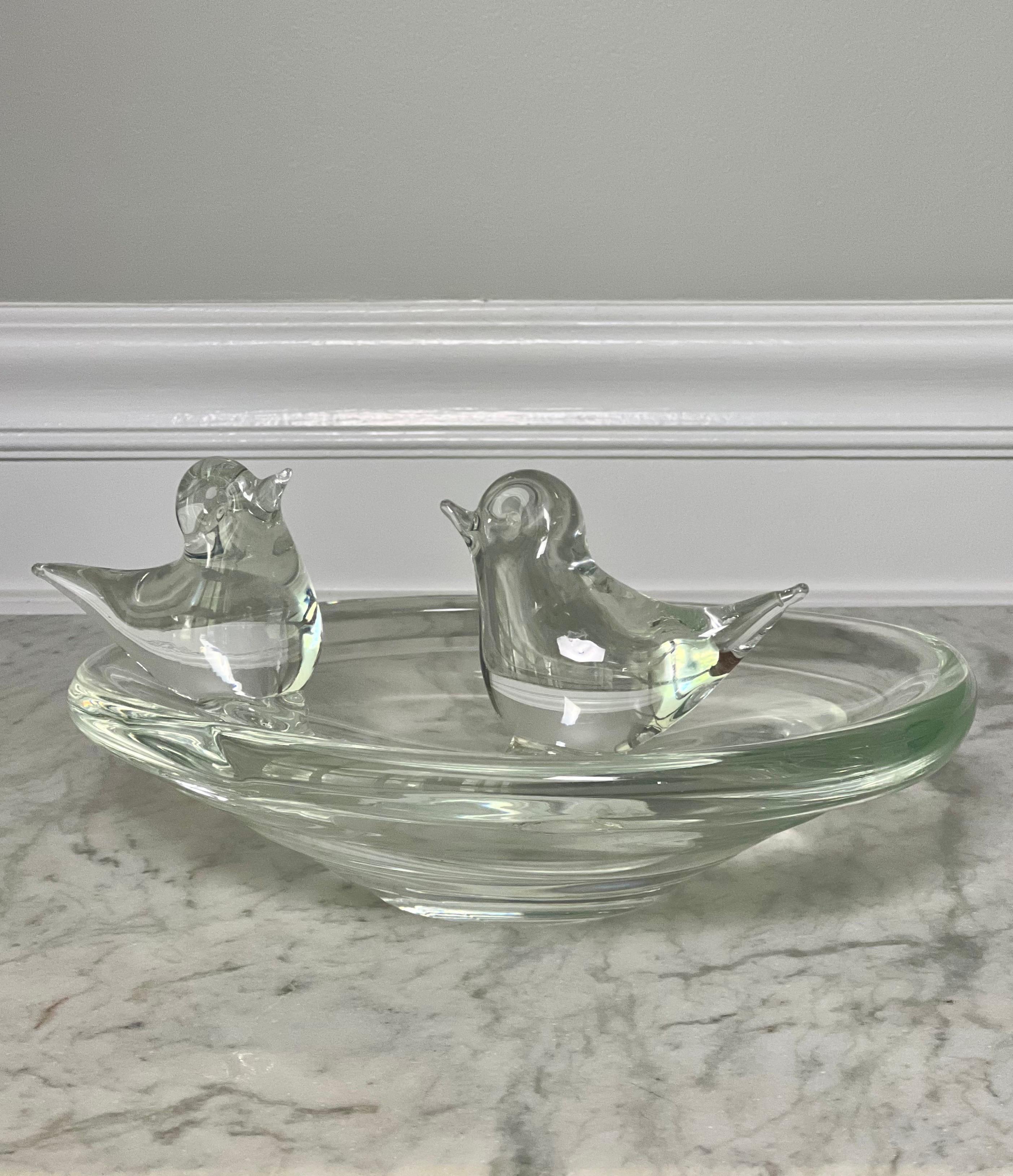 Licio Zanetti Murano Verre Clair Sculptural Bird Decorated Bowl, Signé Bon état - En vente à Doylestown, PA
