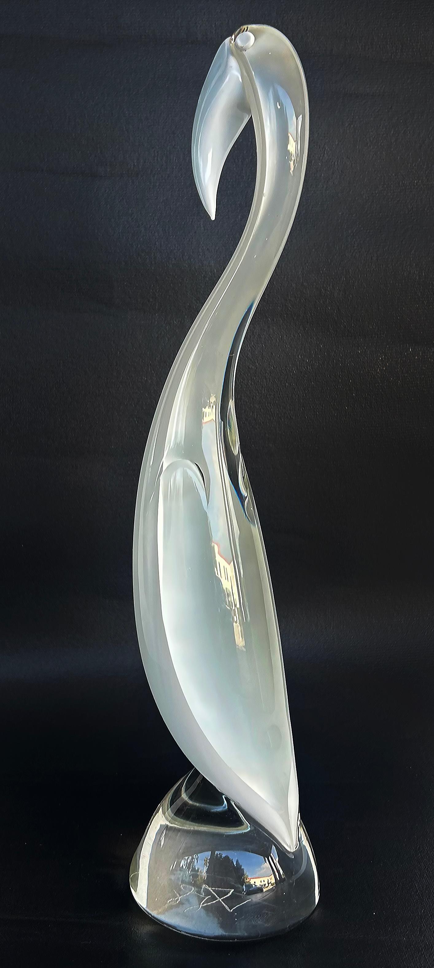 italien Licio Zanetti Murano Glass Sommerso Lattimo Bird Sculpture, Italie en vente