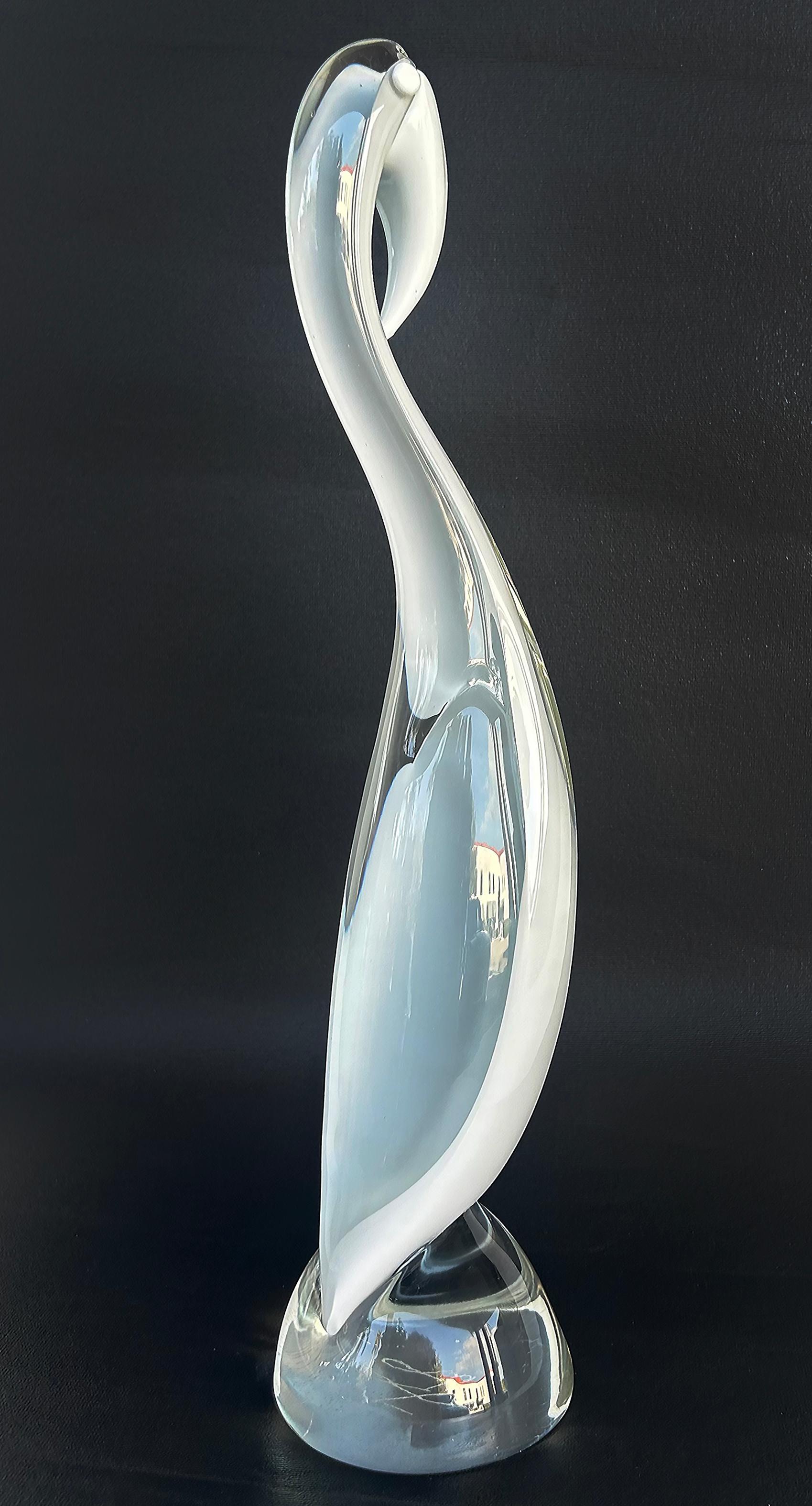 Licio Zanetti Murano Glass Sommerso Lattimo Bird Sculpture, Italie Bon état - En vente à Miami, FL