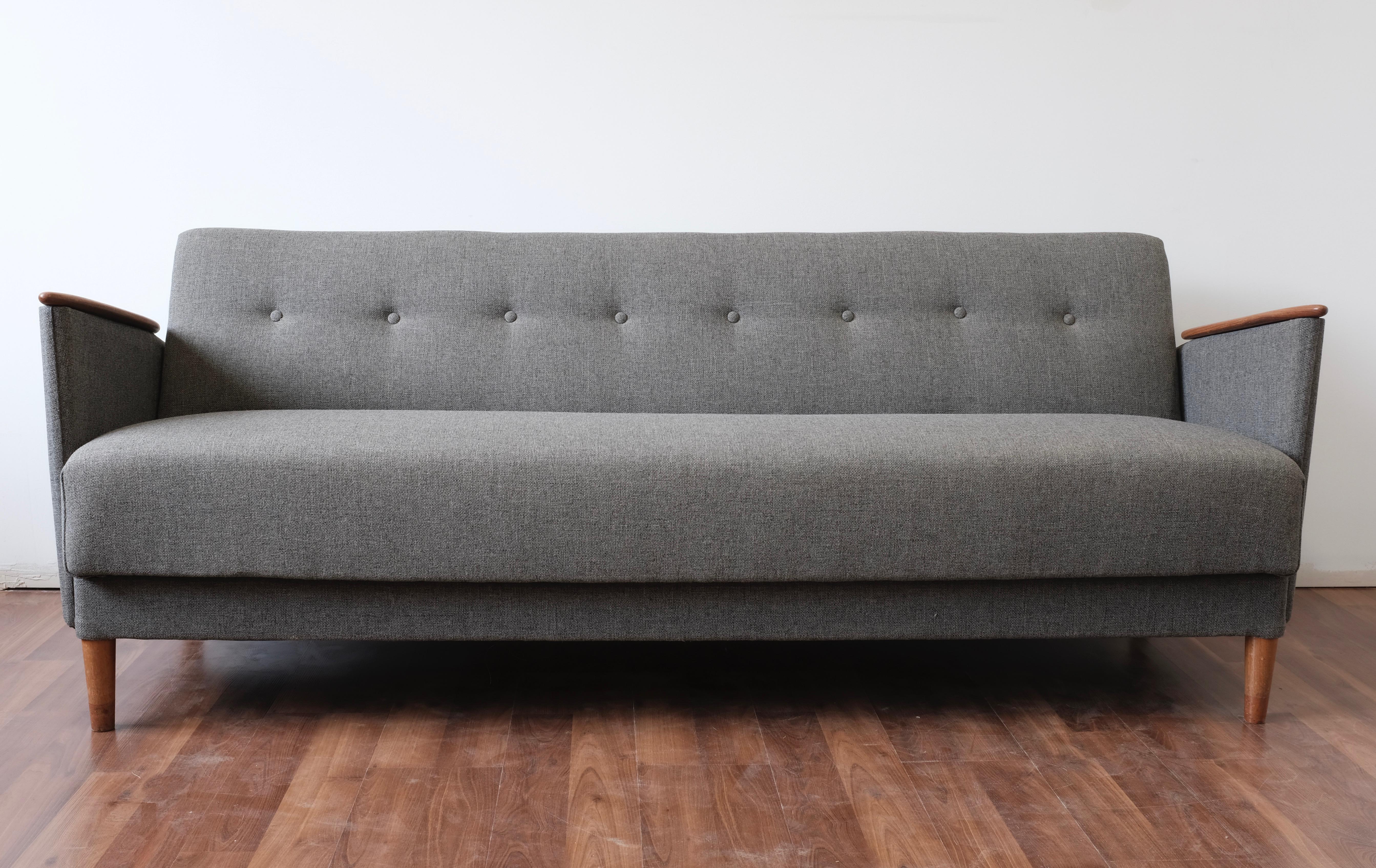Lico System Sofa-Bed Reupholstered in Grey (Moderne der Mitte des Jahrhunderts) im Angebot