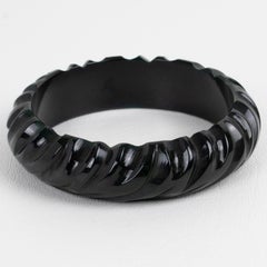 Bracelet jonc licorice en bakélite sculptée