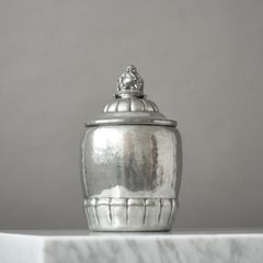 Scatola in peltro in stile Art Nouveau con coperchio, realizzata da George Nilsson per Gerotin, Danimarca, anni ’20.