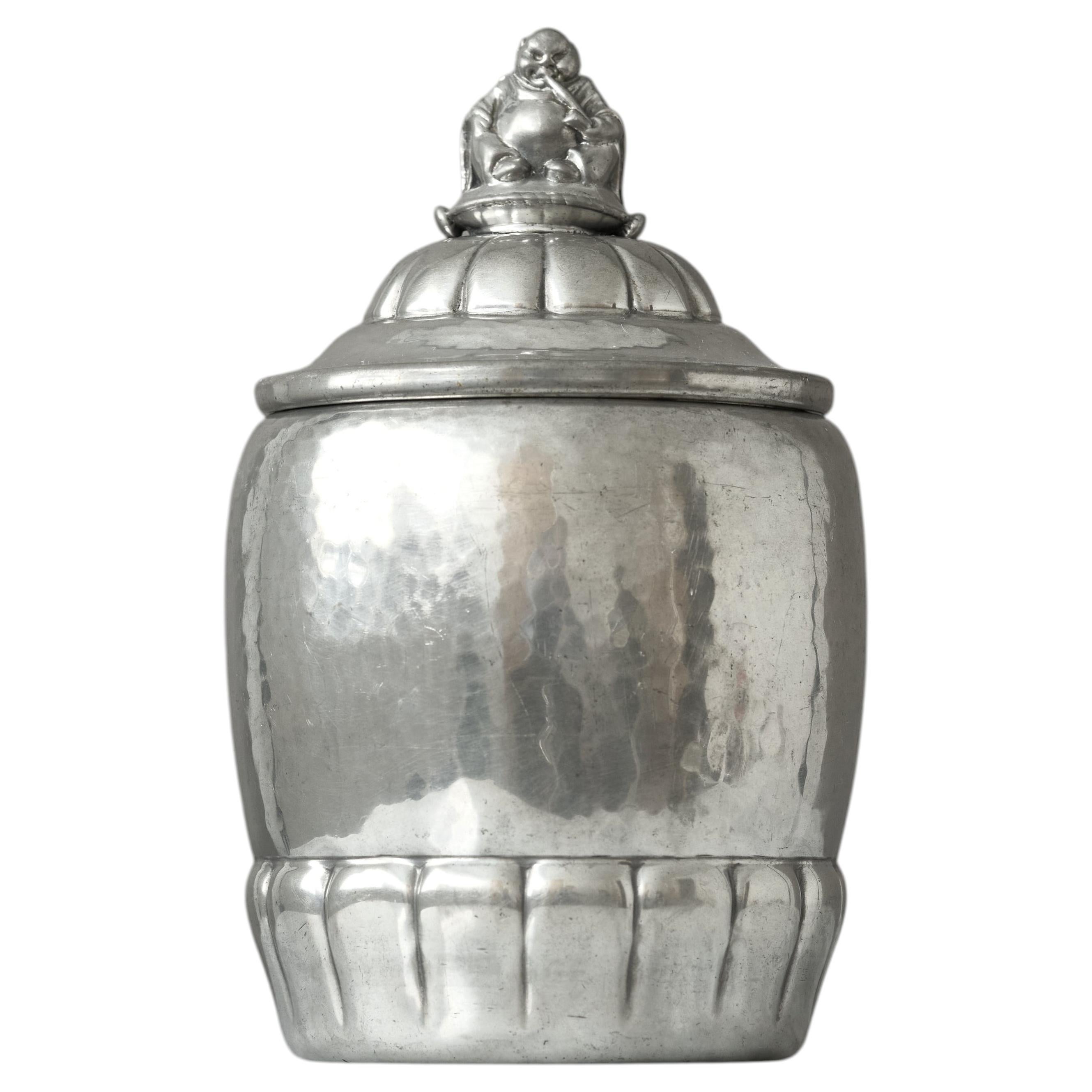Boîte Art nouveau en étain avec couvercle, réalisée par George Nilsson pour Gerotin, Danemark, années 1920. en vente