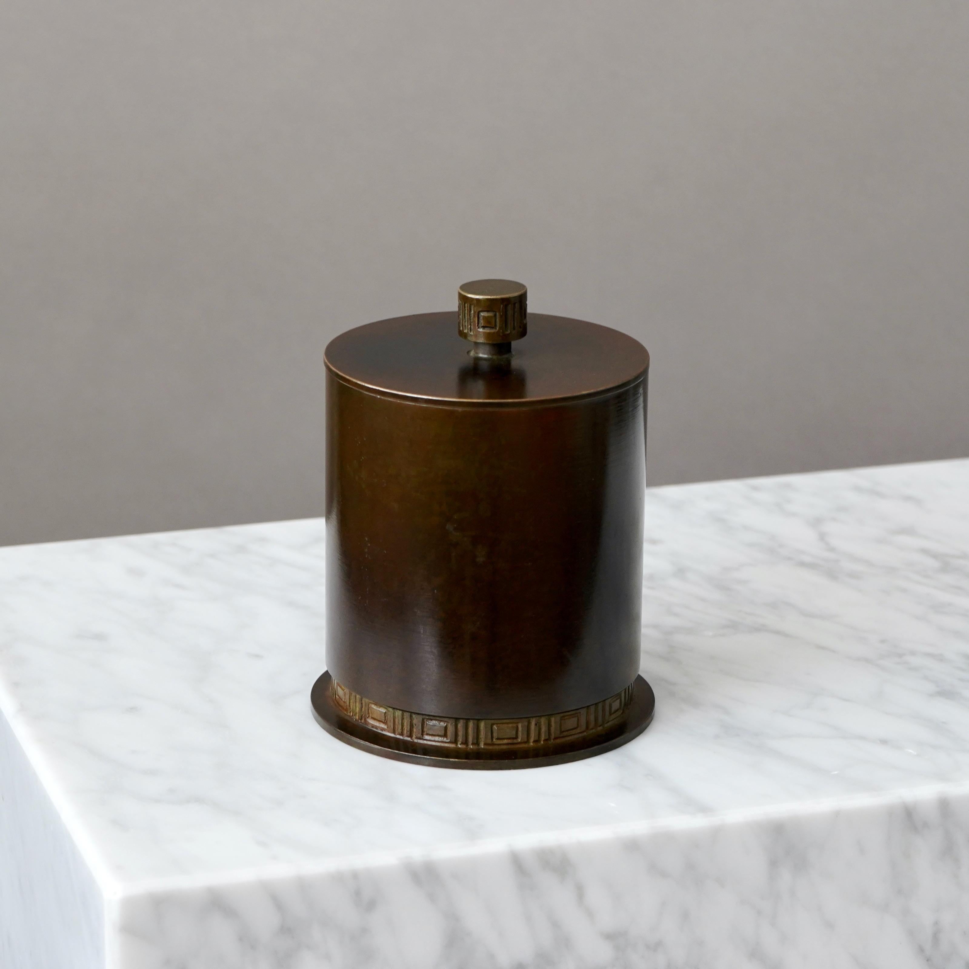 Scandinavian Modern Lidded Bronze Art Deco Box by GAB Guldsmedsaktiebolaget, Sweden, 1930s For Sale