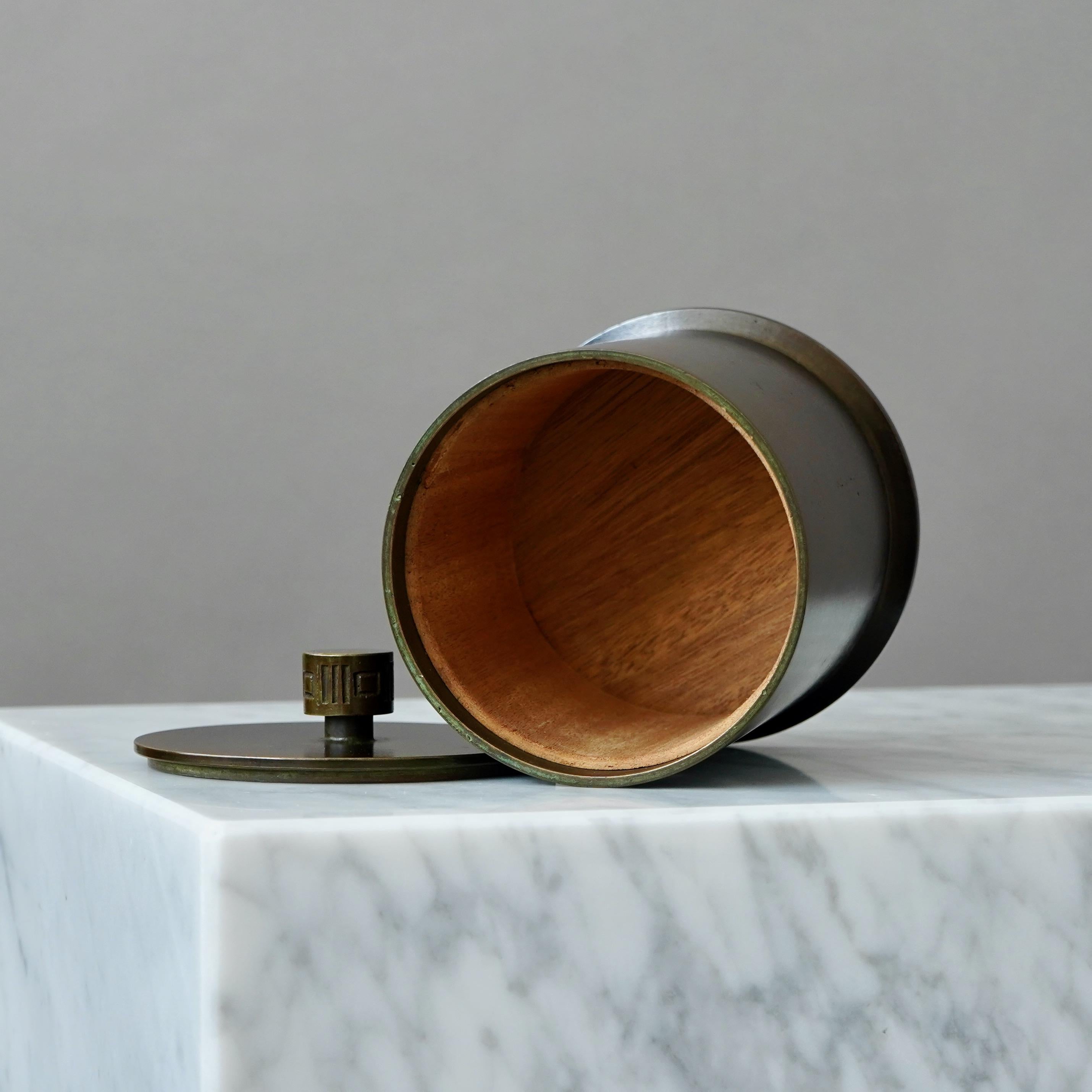 Cast Lidded Bronze Art Deco Box by GAB Guldsmedsaktiebolaget, Sweden, 1930s For Sale