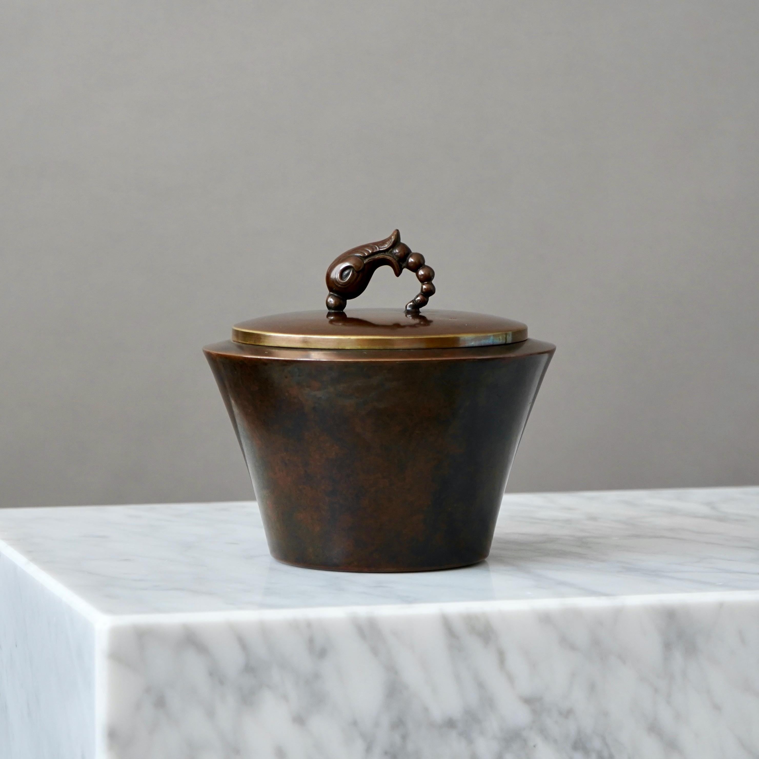 Art-Déco-Schachtel mit Deckel aus Bronze von H.F. Ægte Bronce, Dänemark, 1930er Jahre im Zustand „Gut“ im Angebot in Malmö, SE