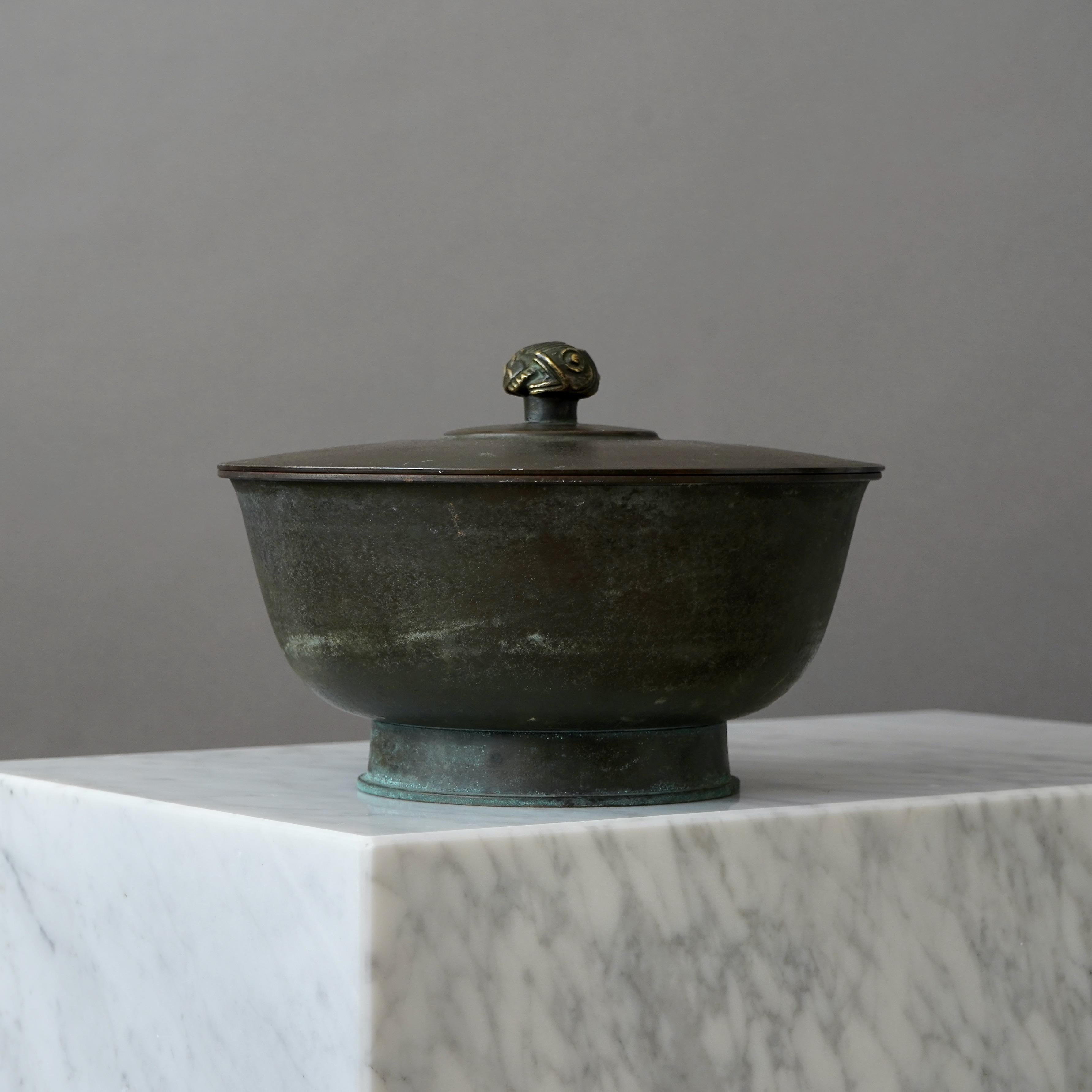 Lidded Bronze Box by Hans Bergstrom for Ystad Metall / Brons, Sweden, 1930s For Sale 3