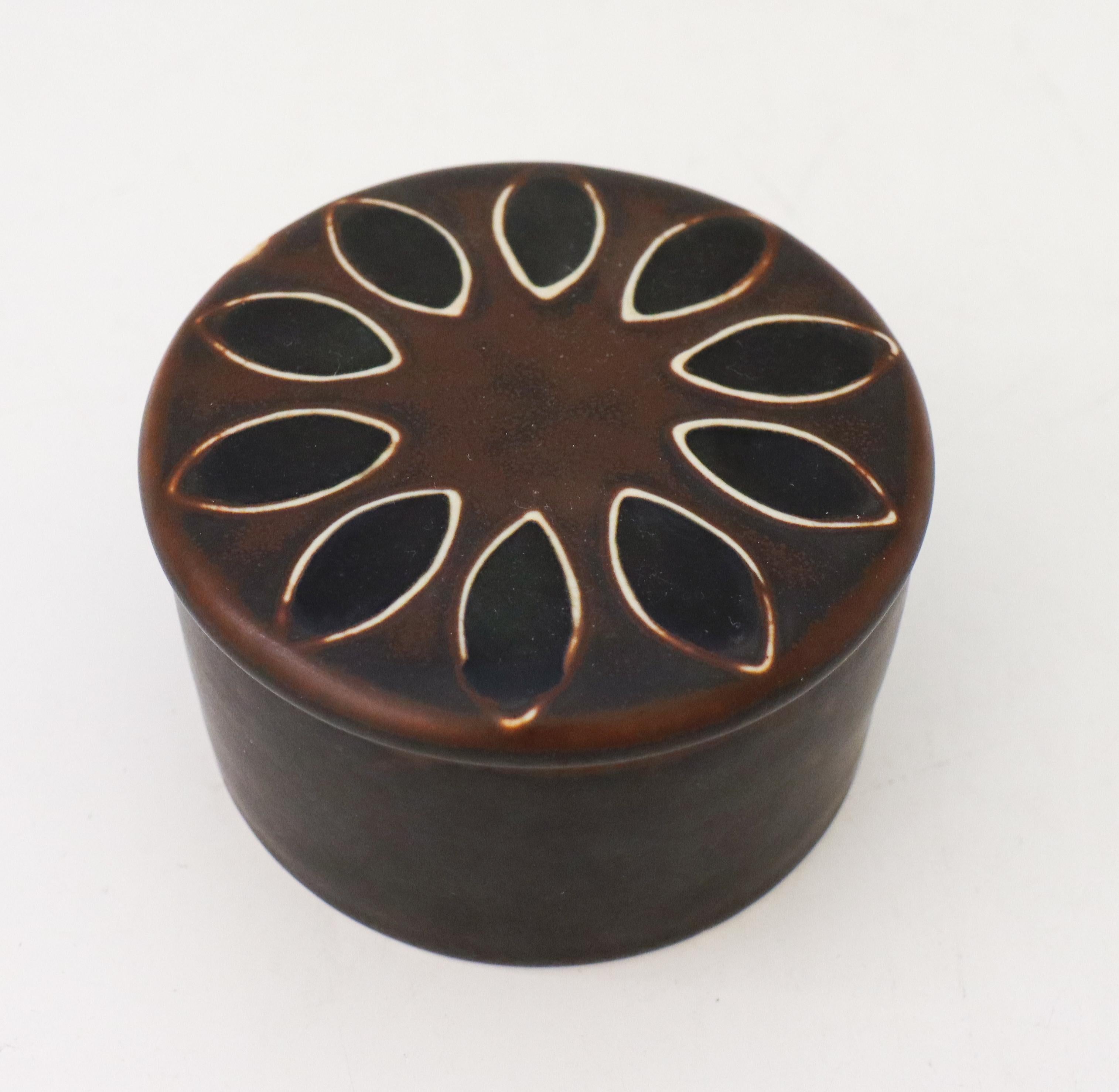 Swedish Lidded Brown Ceramic Bowl - Hertha Bengtson -  Rörstrand - Late 20th Century For Sale
