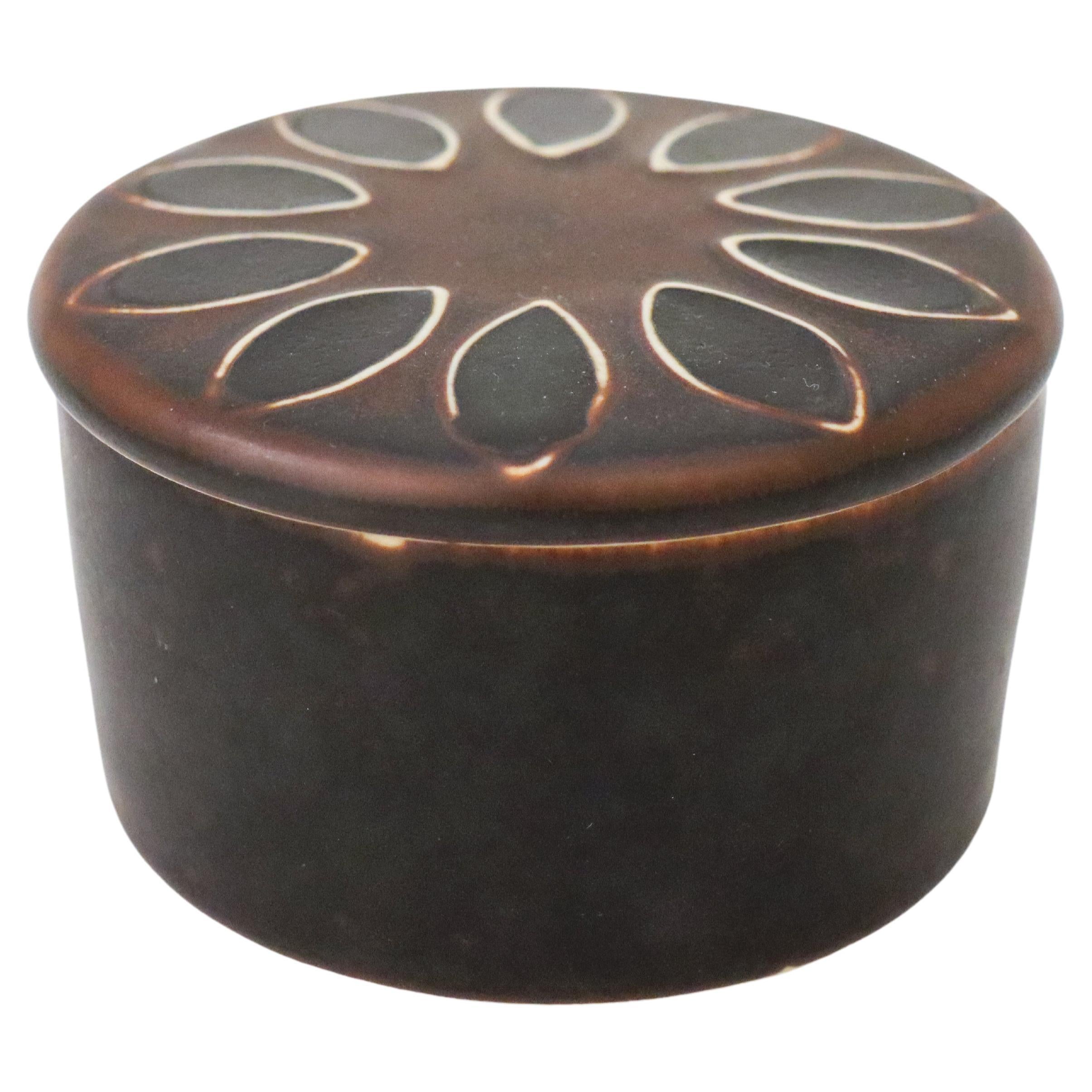 Lidded Brown Ceramic Bowl - Hertha Bengtson -  Rörstrand - Late 20th Century For Sale