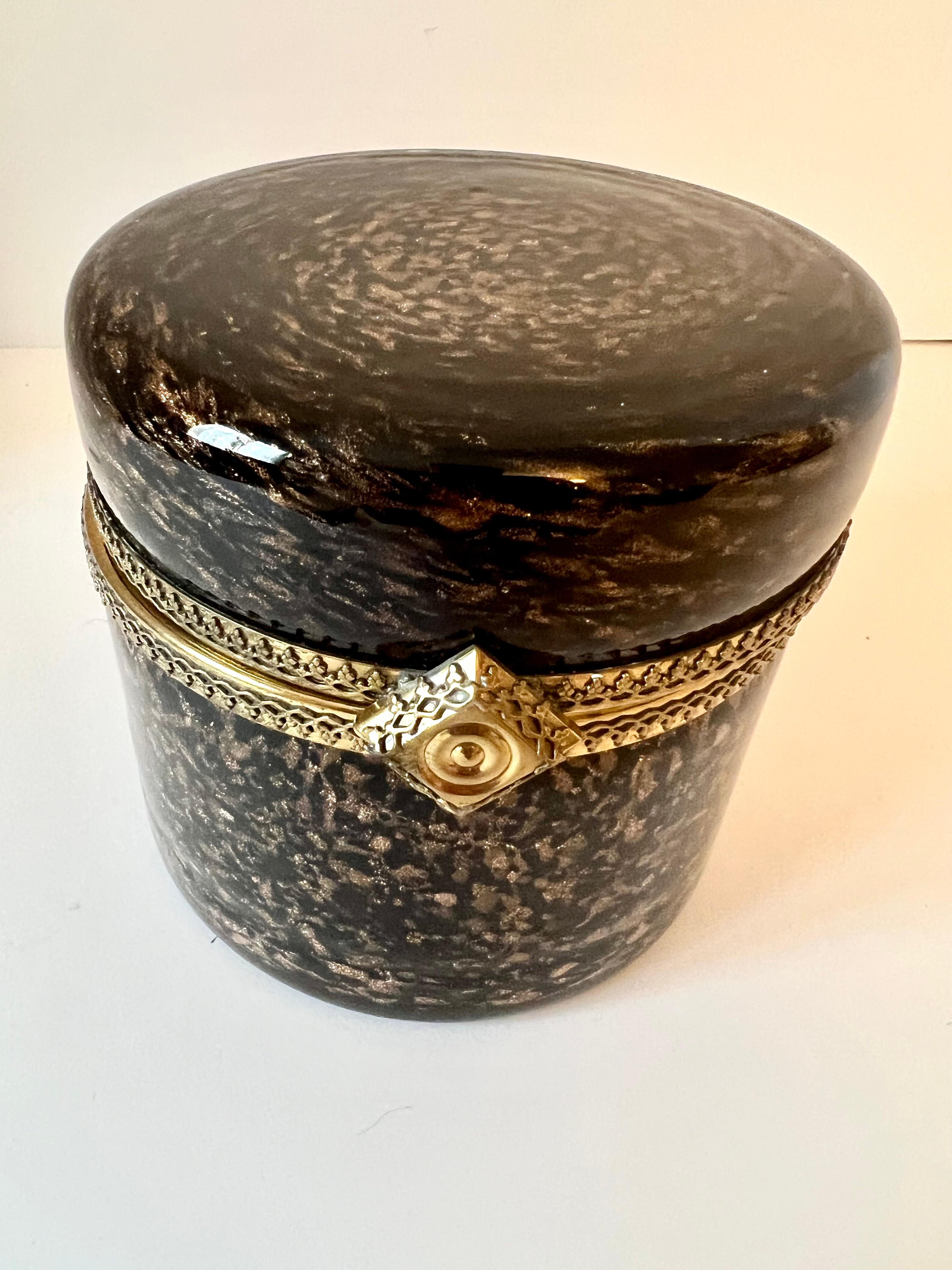 Lidded Italian Murano Tortoise Style and Gold Fleck Glass Box with Brass Closure In Good Condition In Los Angeles, CA