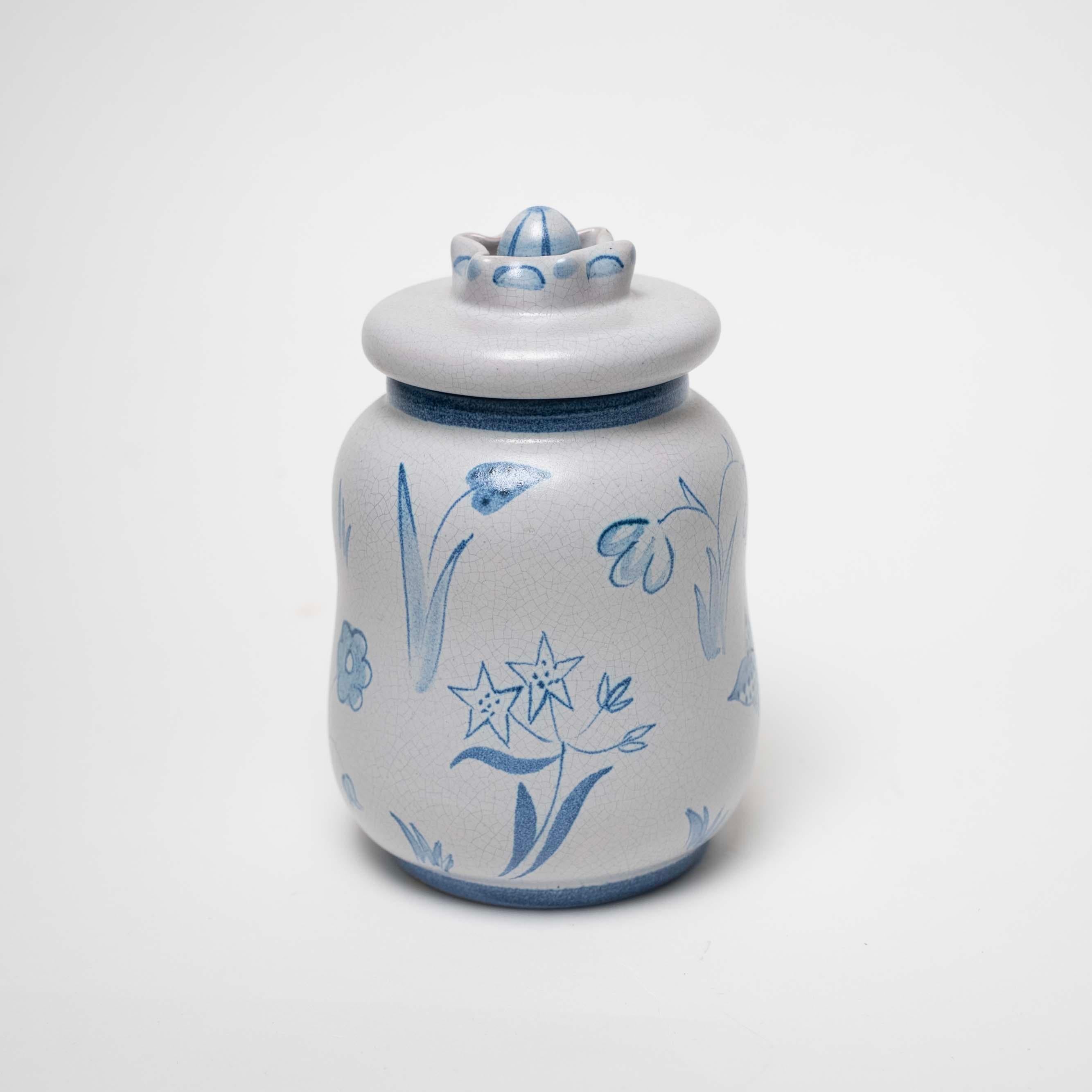 Lidded Jar by Eva Jancke Björk for Bo Fajans, Sweden, c. 1930

Porcelain lidded jar sky blue with floral decorations, by Eva Jancke Björk for the Swedish porcelain studio Bo Fajans.

-

Materials: Glazed Ceramic 
Dimensions: H 7.25
