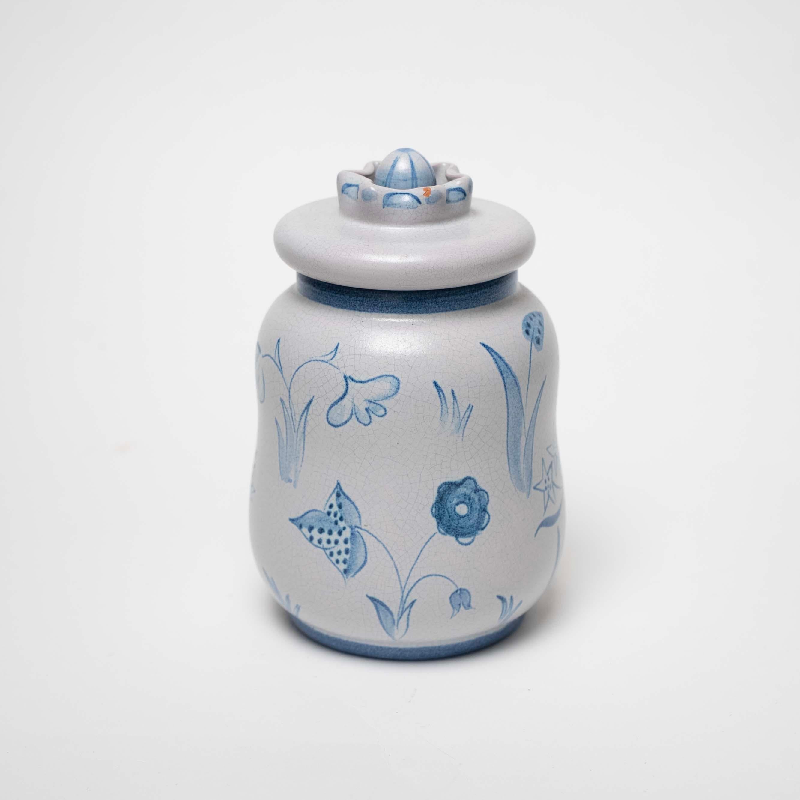 Lidded Jar by Eva Jancke Björk for Bo Fajans, Sweden, c. 1930 In Excellent Condition For Sale In New York, NY