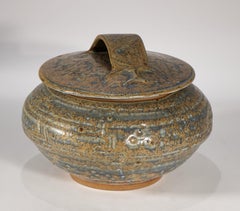Glasiertes Gefäß mit Deckel, Celadon-Glasur mit Sprenkeln, Studio Pottery, Mingei Arts & Crafts