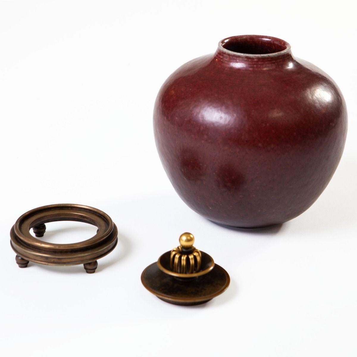 Gefäß mit Deckel und Oxblood-Glasur von Kresten Bloch & Knud Andersen für Royal Cph (Dänisch) im Angebot